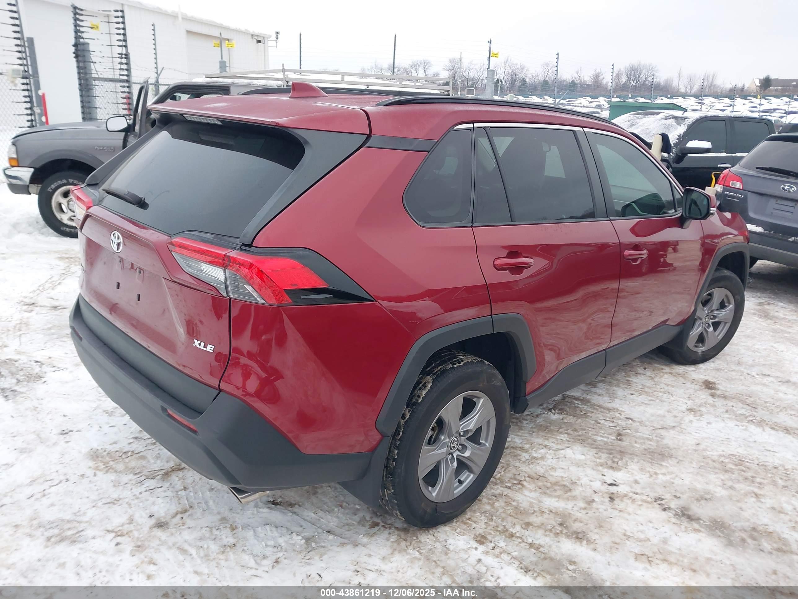 TOYOTA RAV4 image 4