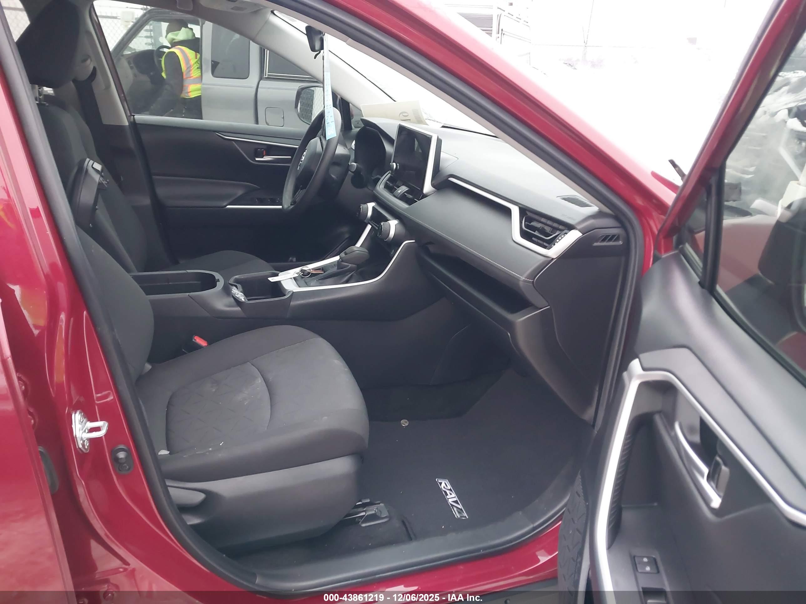 TOYOTA RAV4 image 5