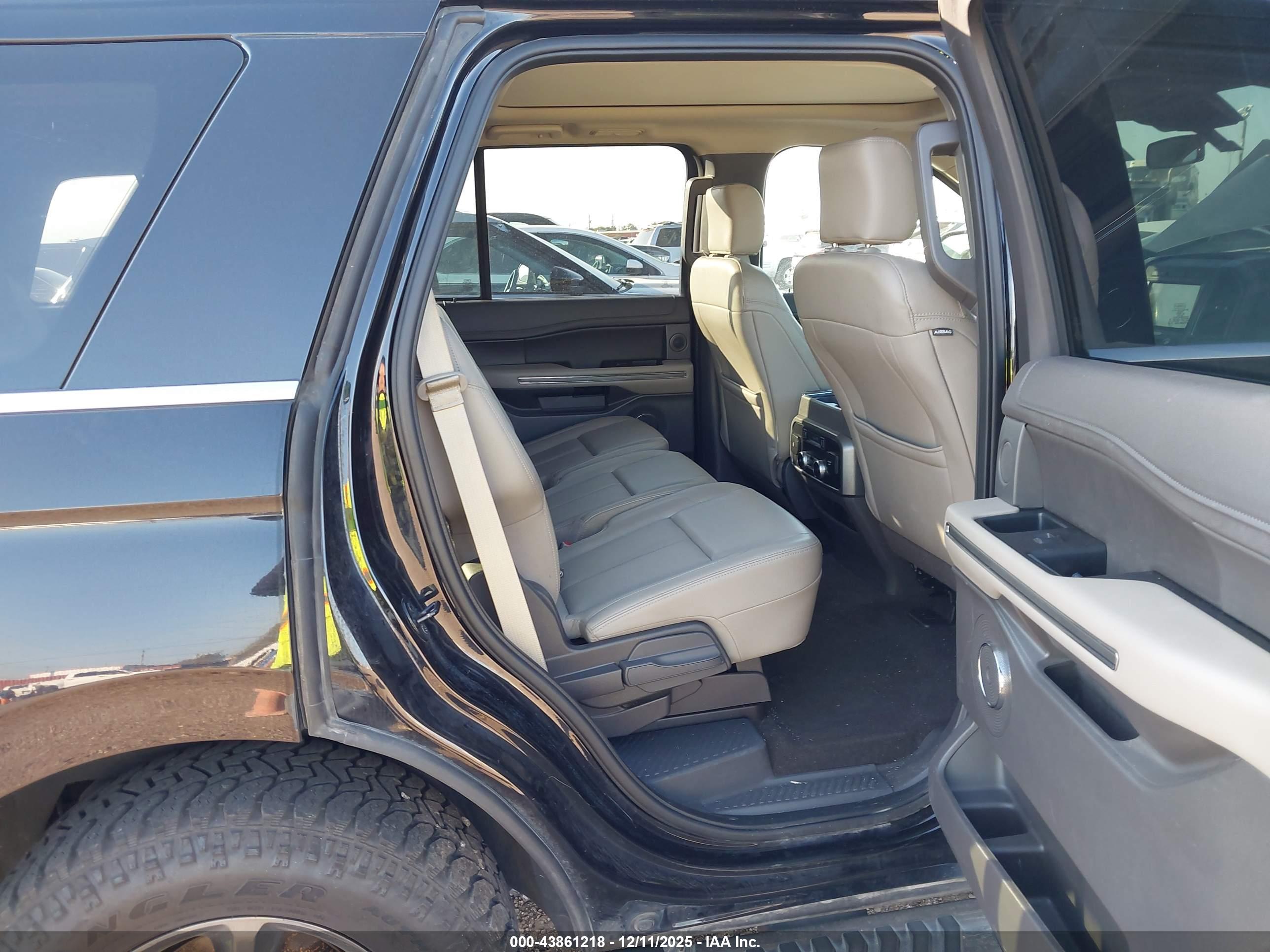 FORD EXPEDITION image 8