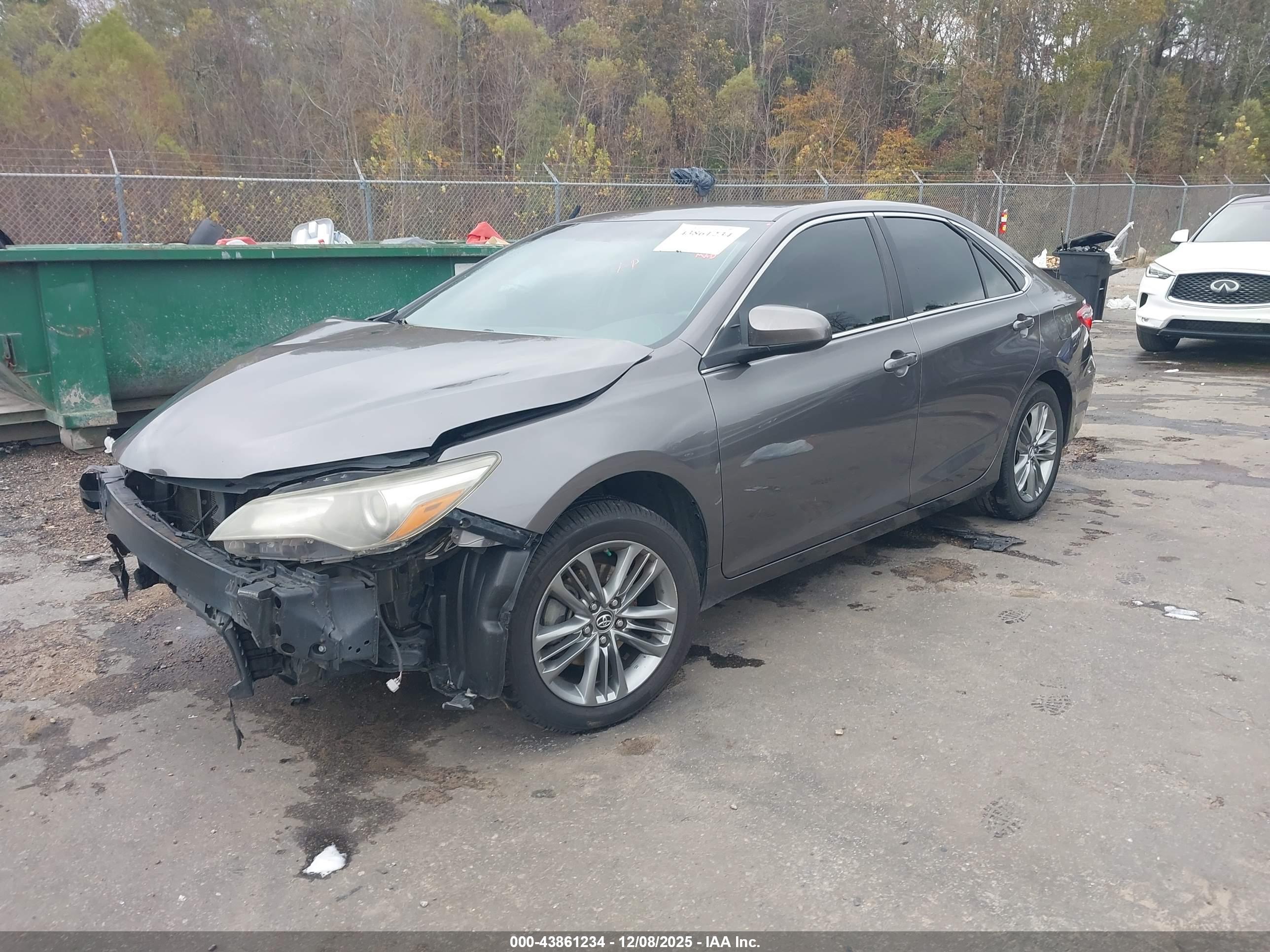 TOYOTA CAMRY image 2