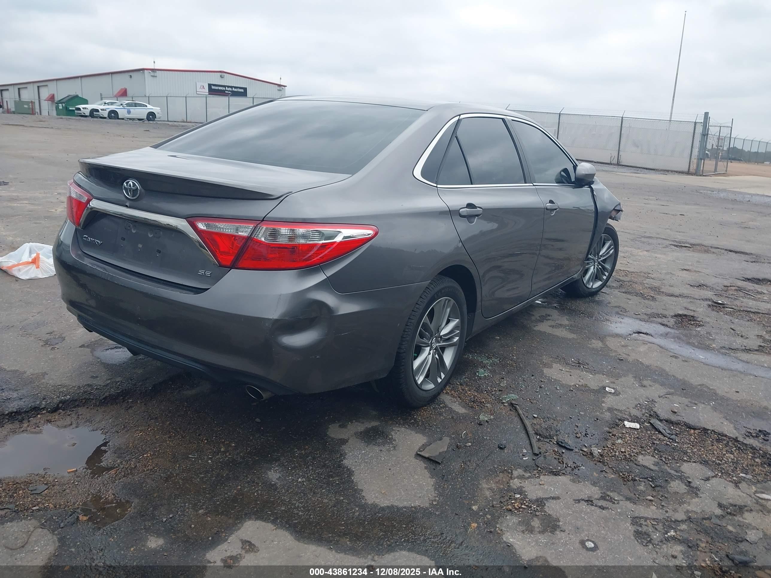 TOYOTA CAMRY image 4