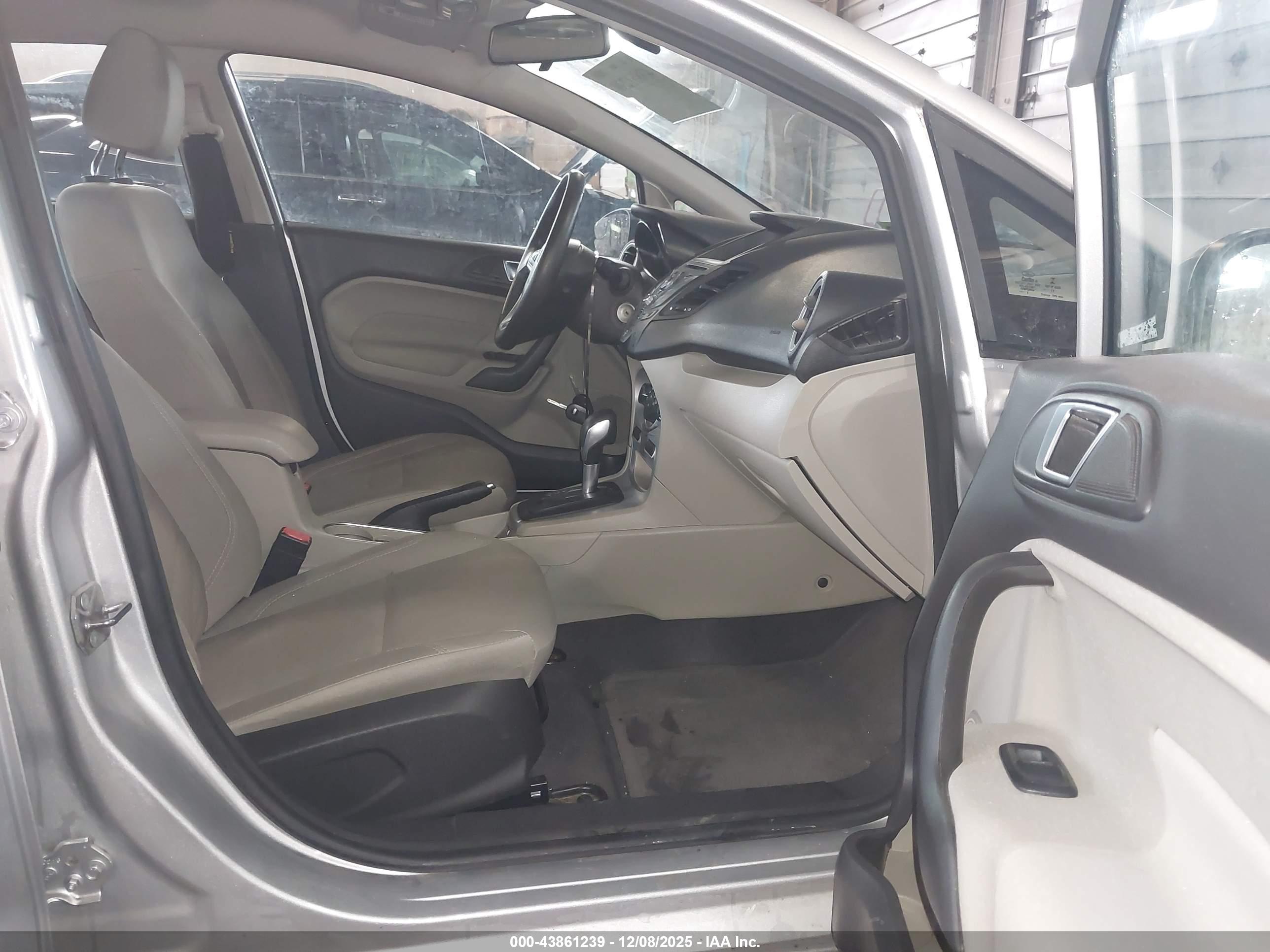 FORD FIESTA image 5