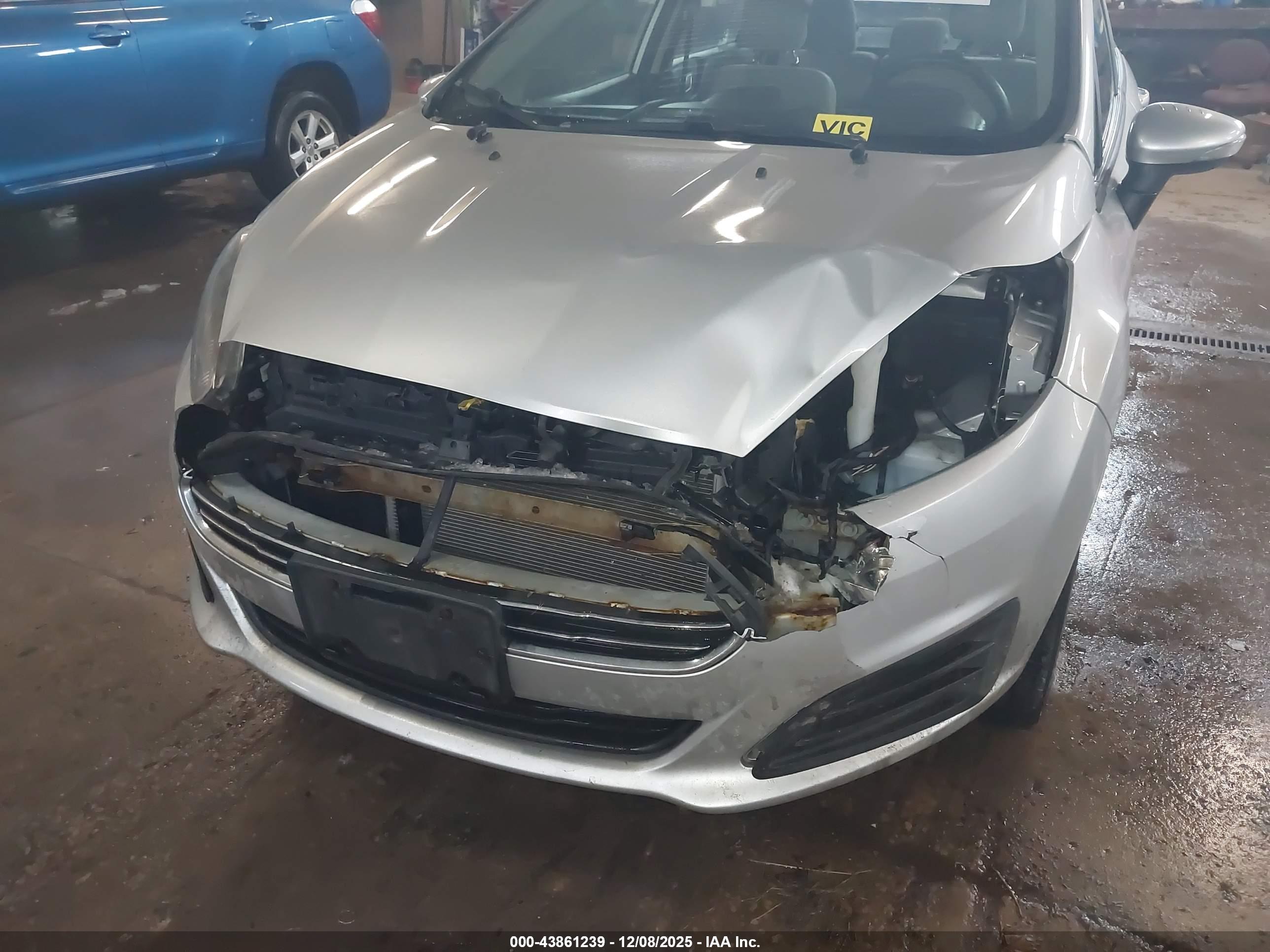 FORD FIESTA image 6