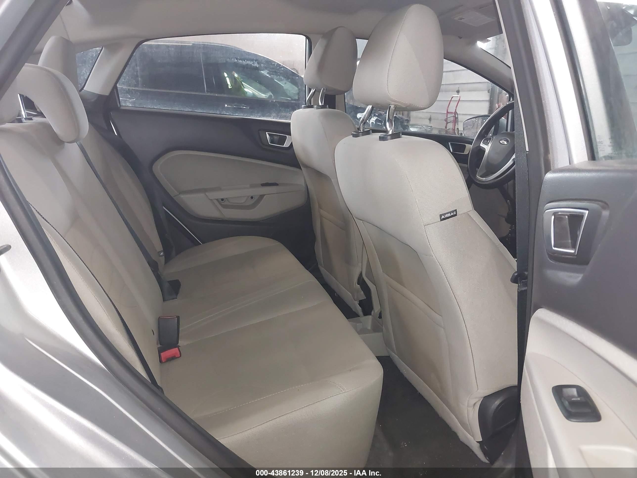 FORD FIESTA image 8