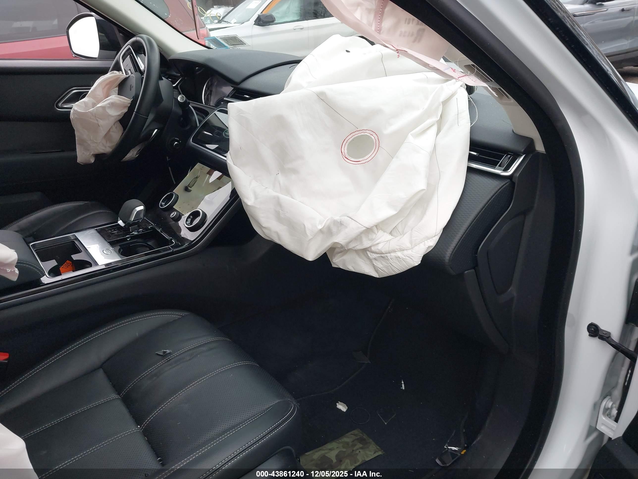 LAND ROVER image 5