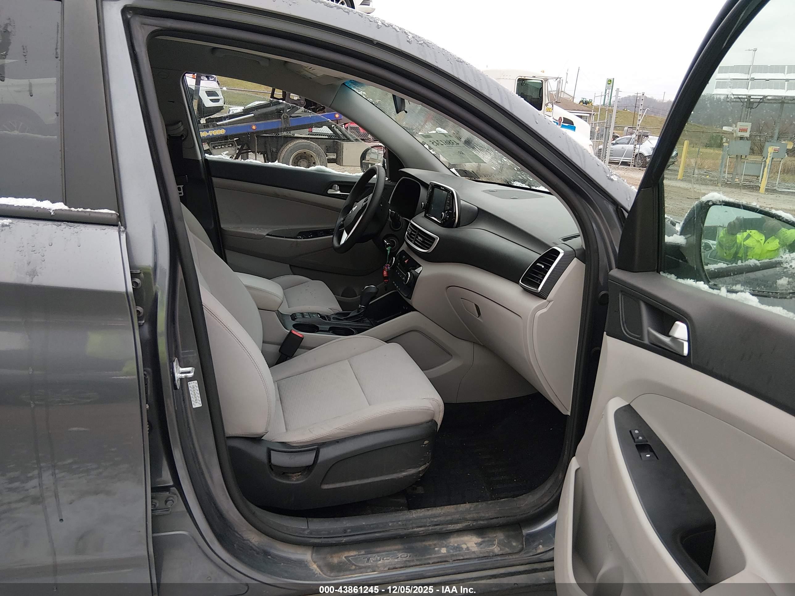 HYUNDAI TUCSON image 5