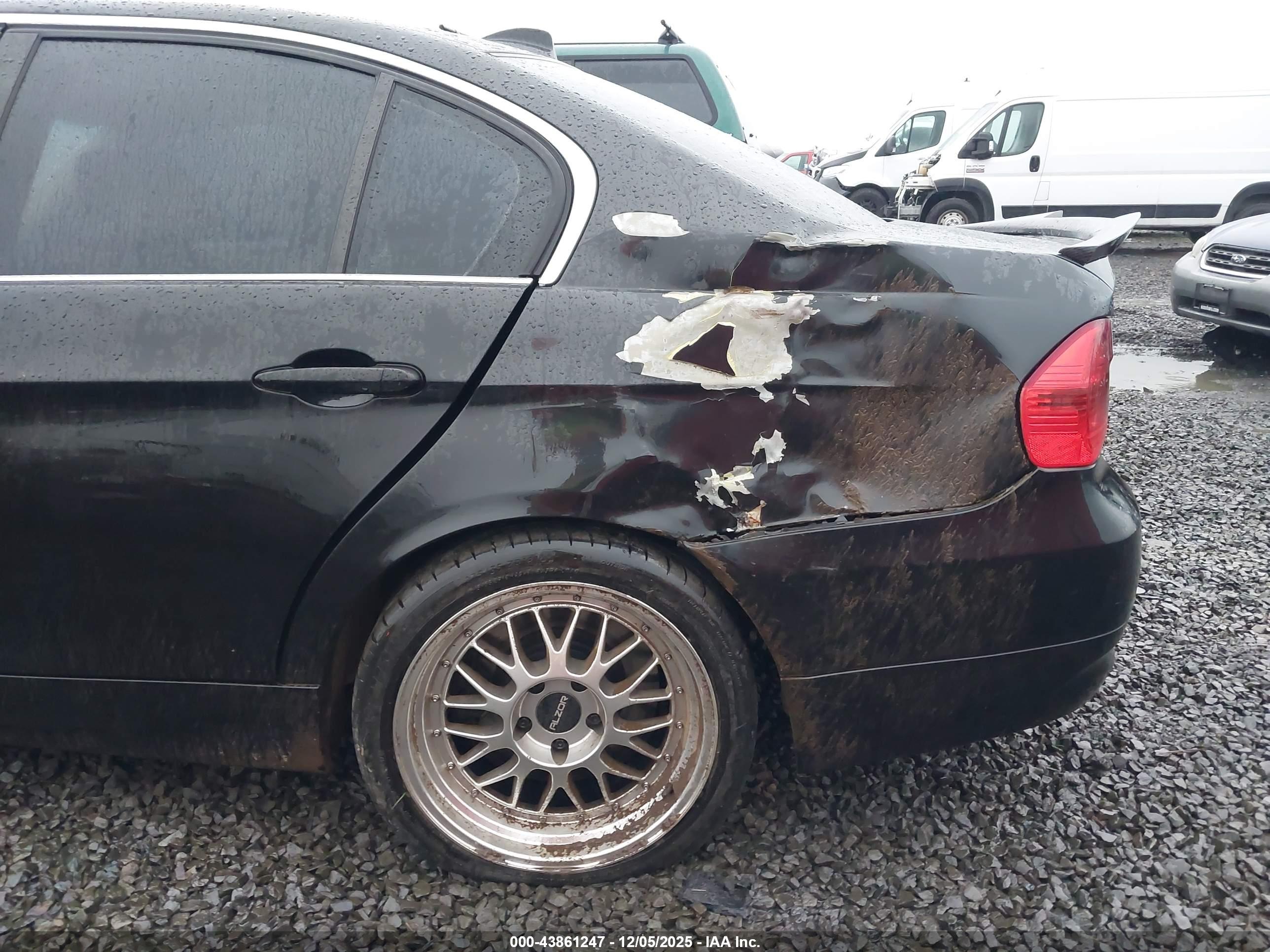 BMW 335I image 6