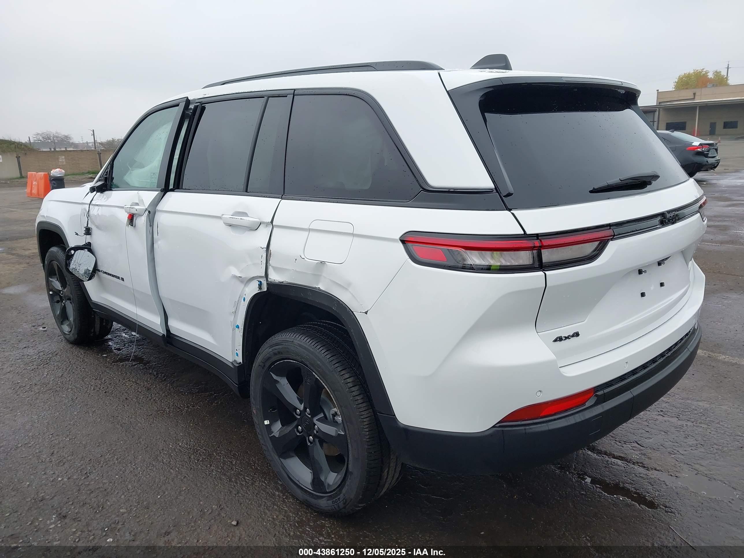 JEEP GRAND image 3