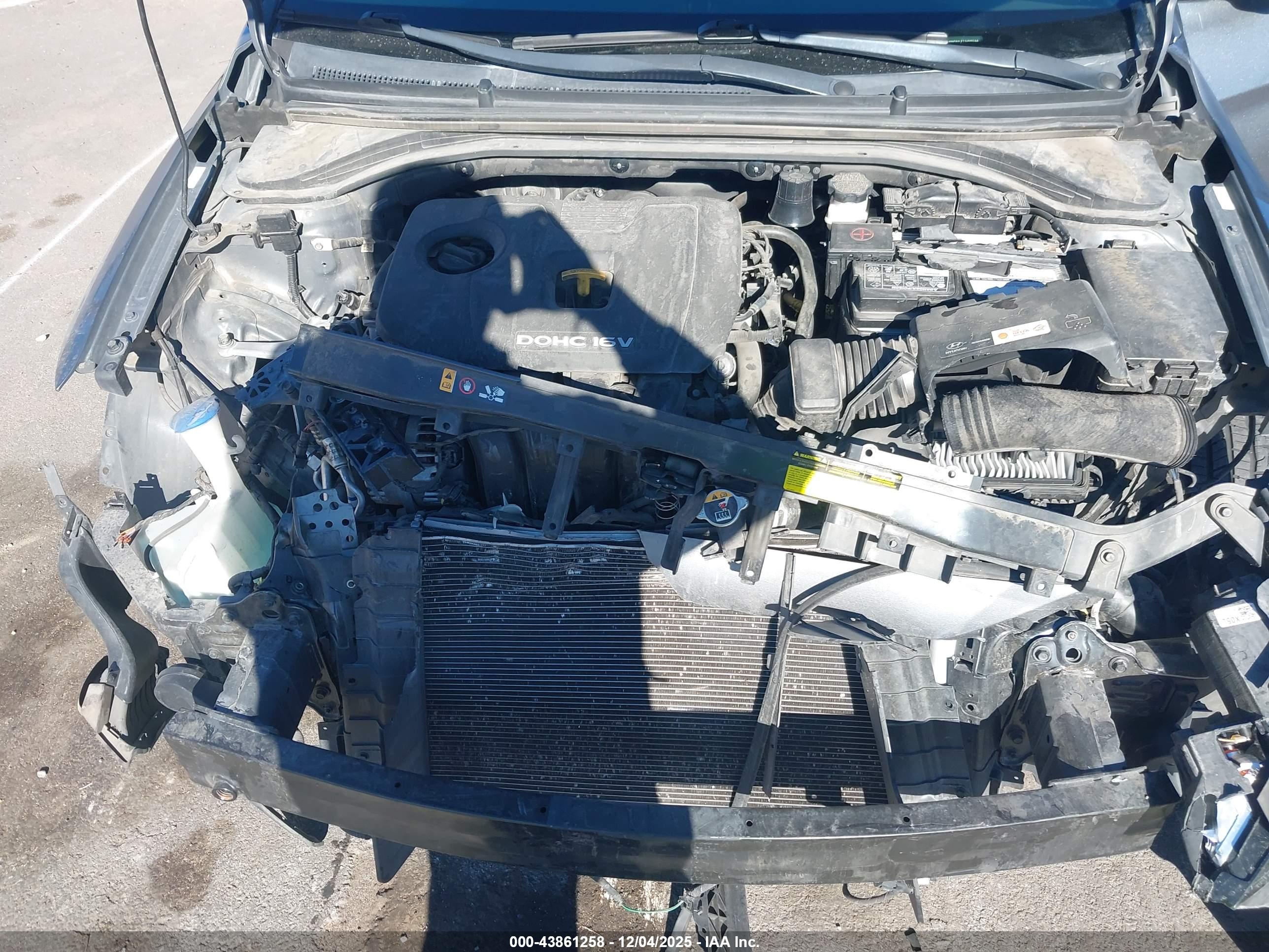 HYUNDAI ELANTRA image 10
