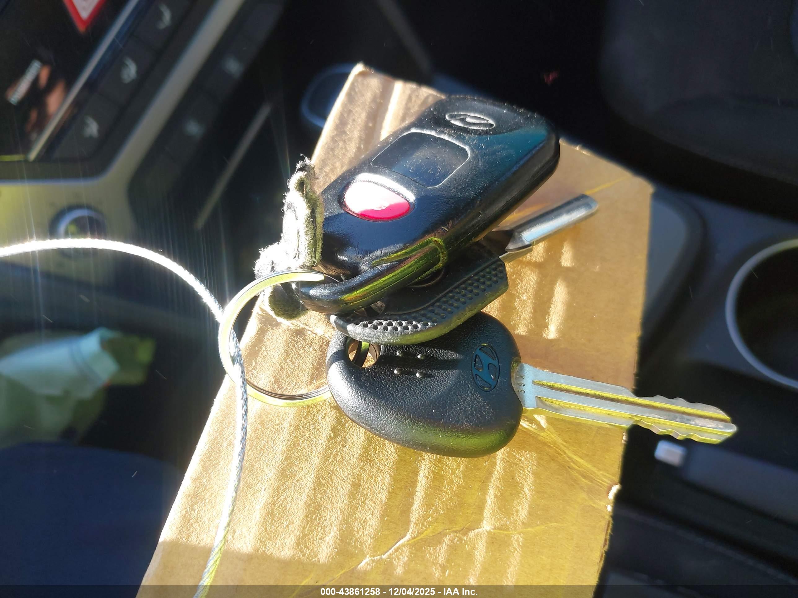 HYUNDAI ELANTRA image 11