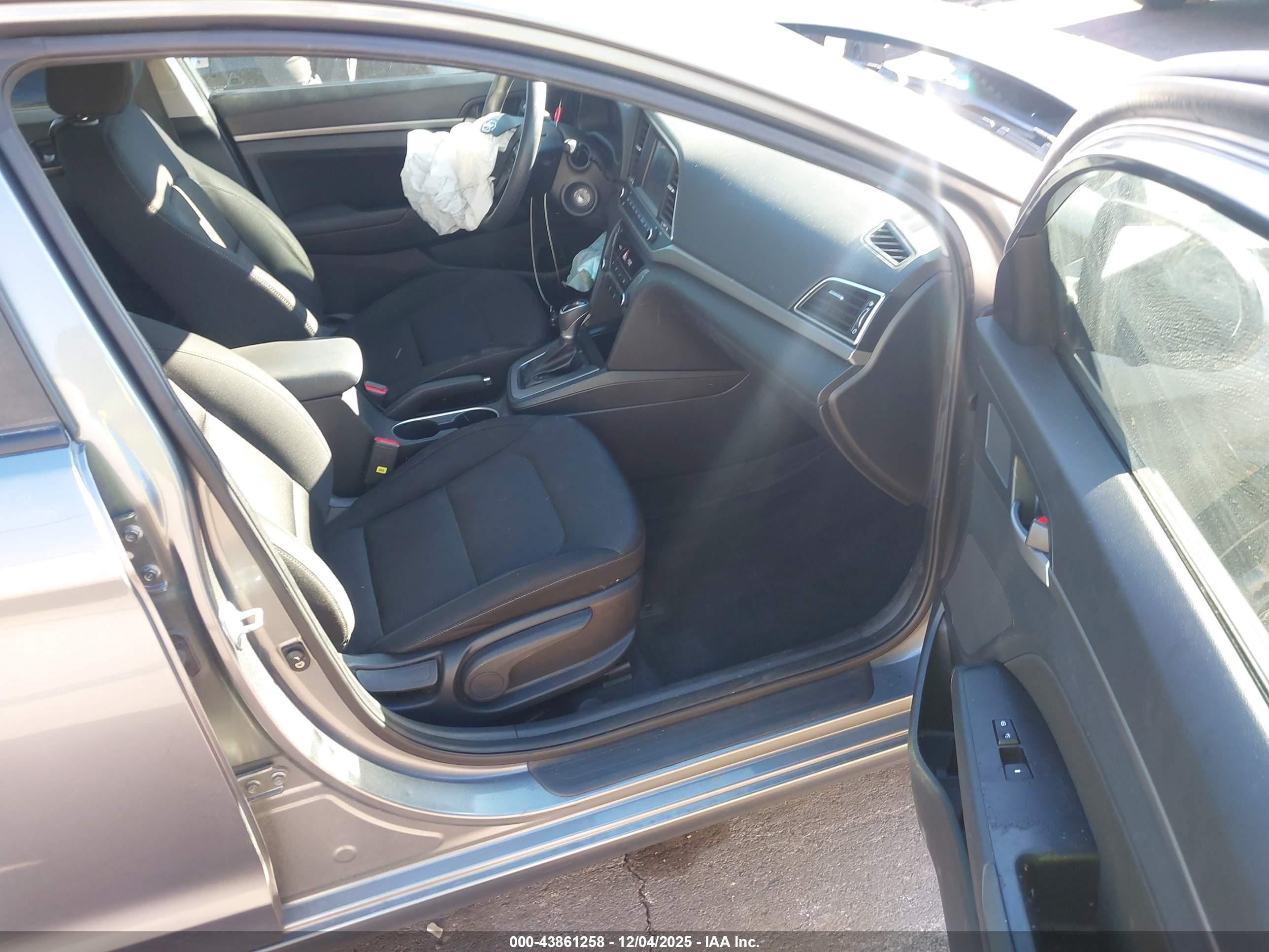 HYUNDAI ELANTRA image 5