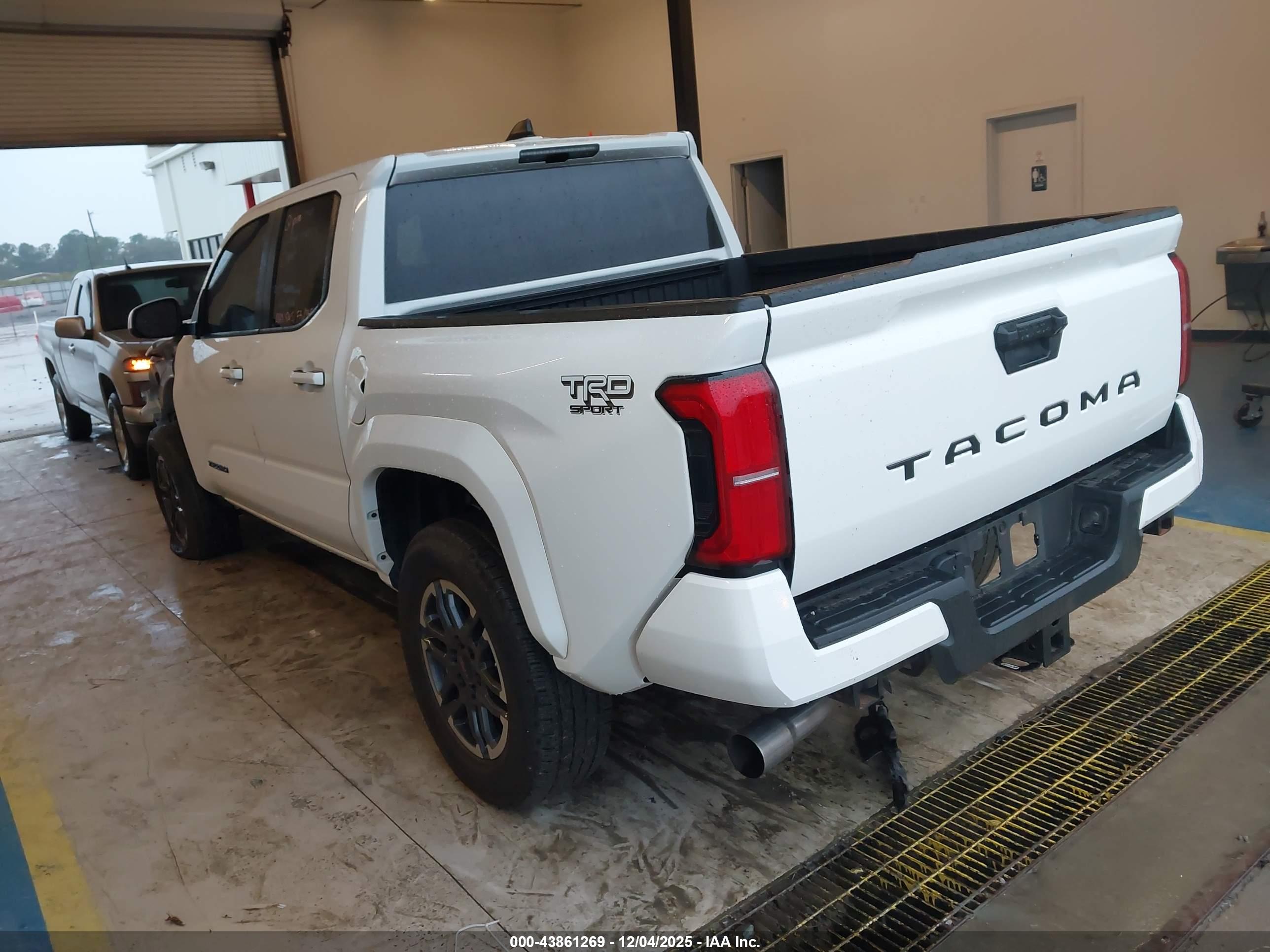 TOYOTA TACOMA image 3