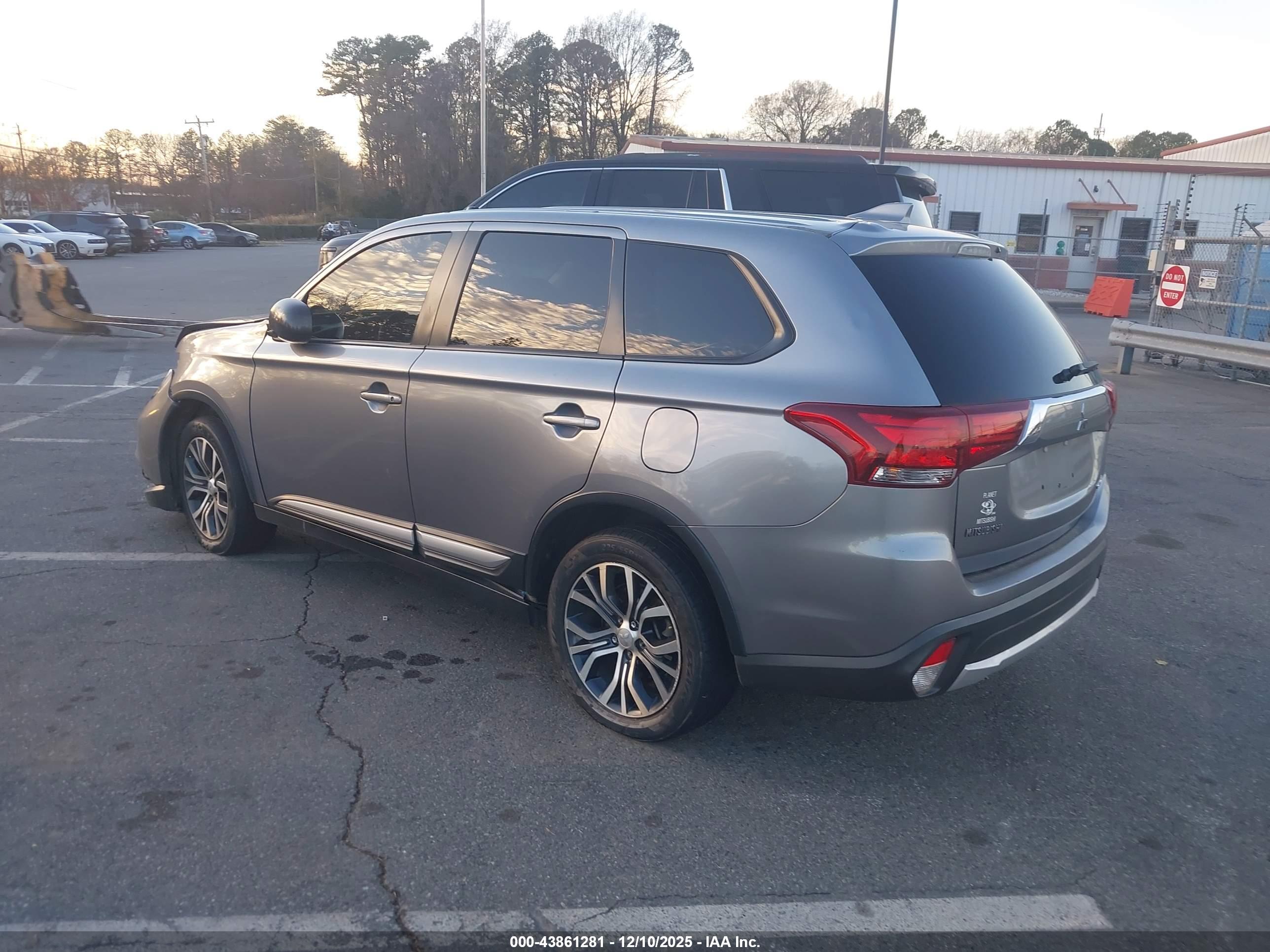 MITSUBISHI OUTLANDER image 3