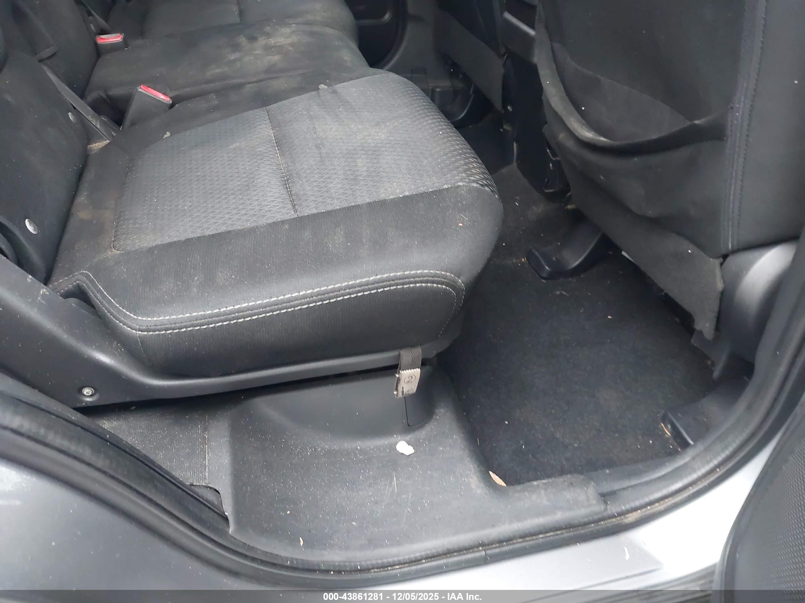 MITSUBISHI OUTLANDER image 8