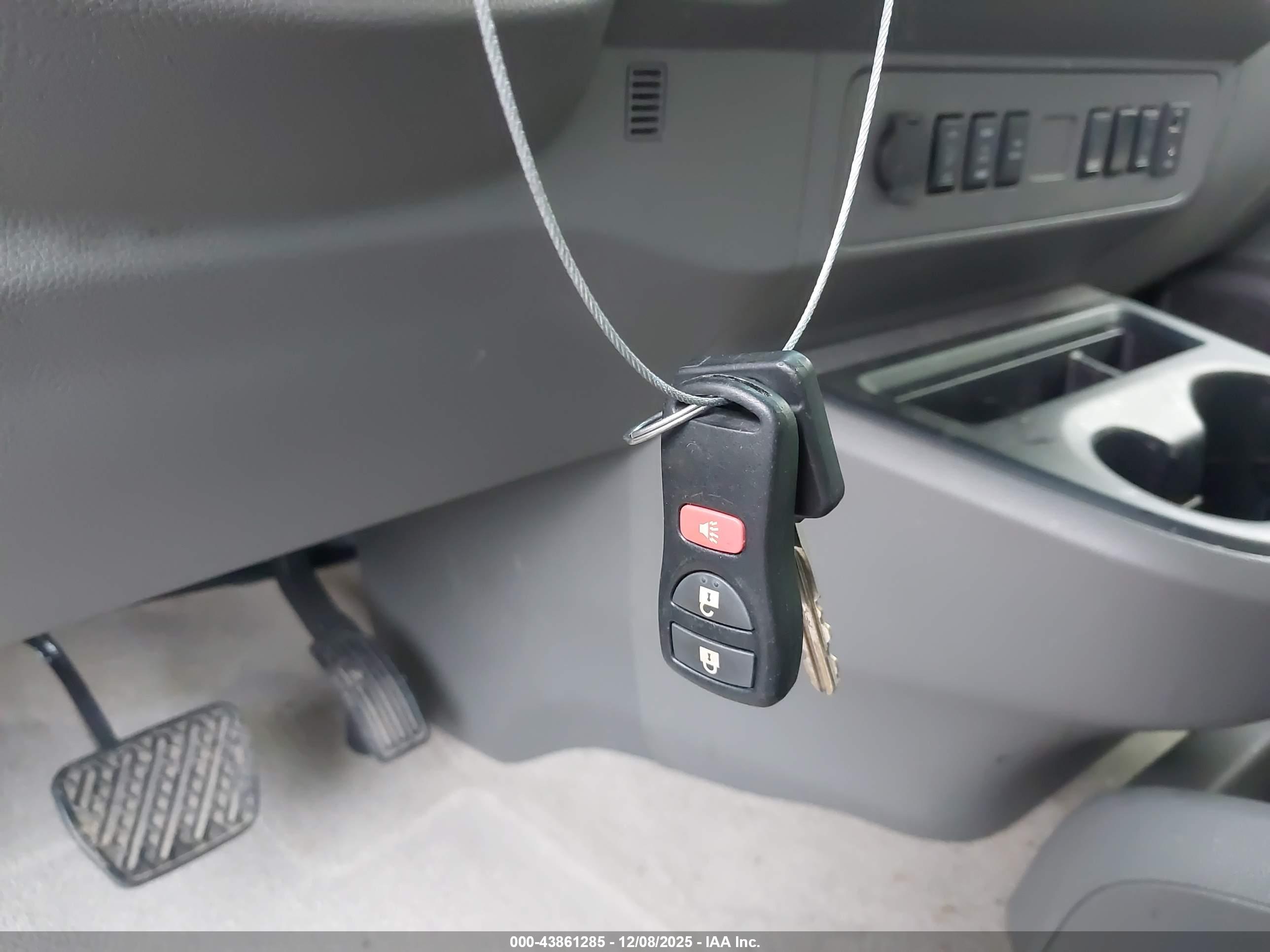 NISSAN NV image 11