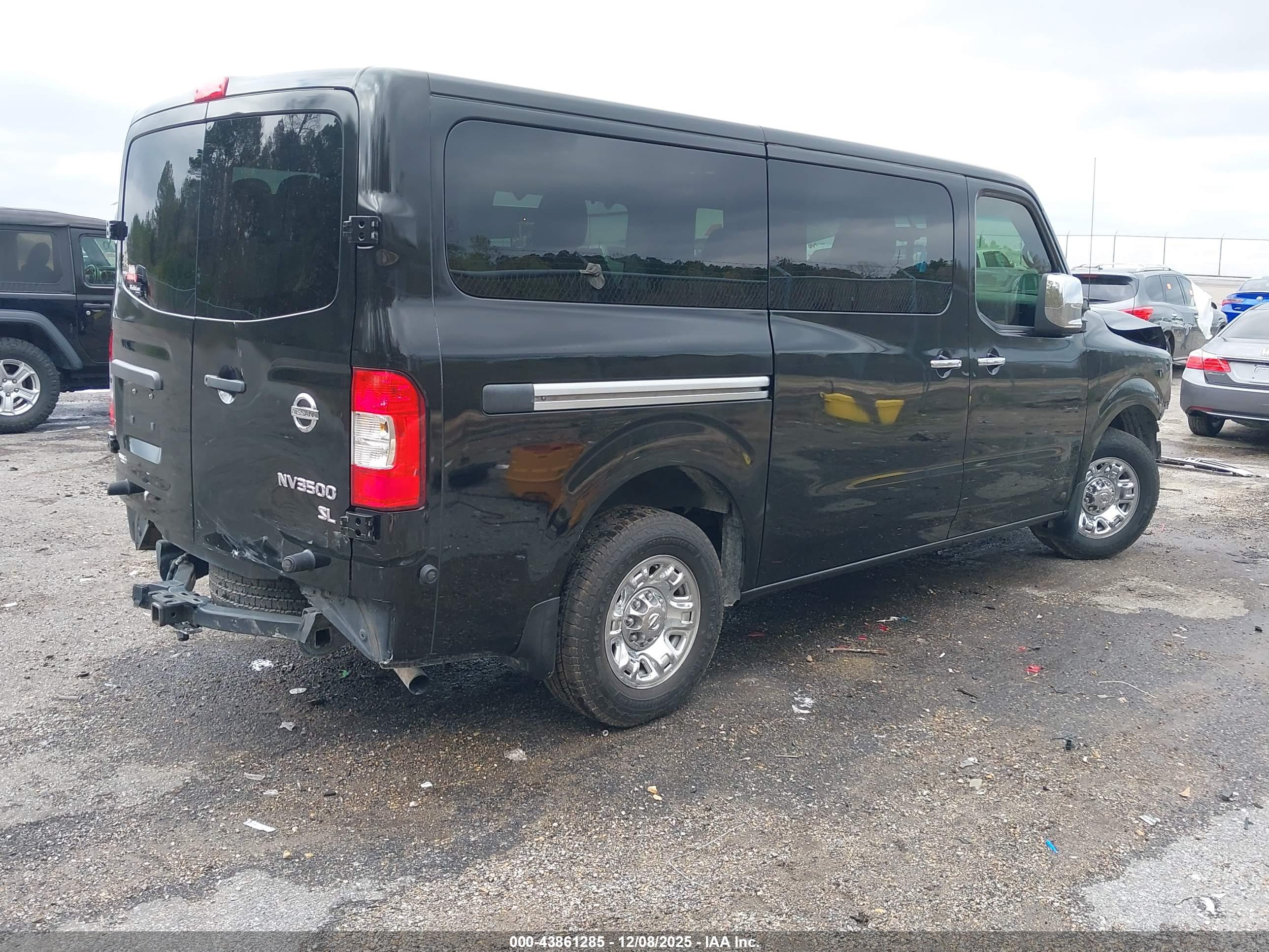 NISSAN NV image 4
