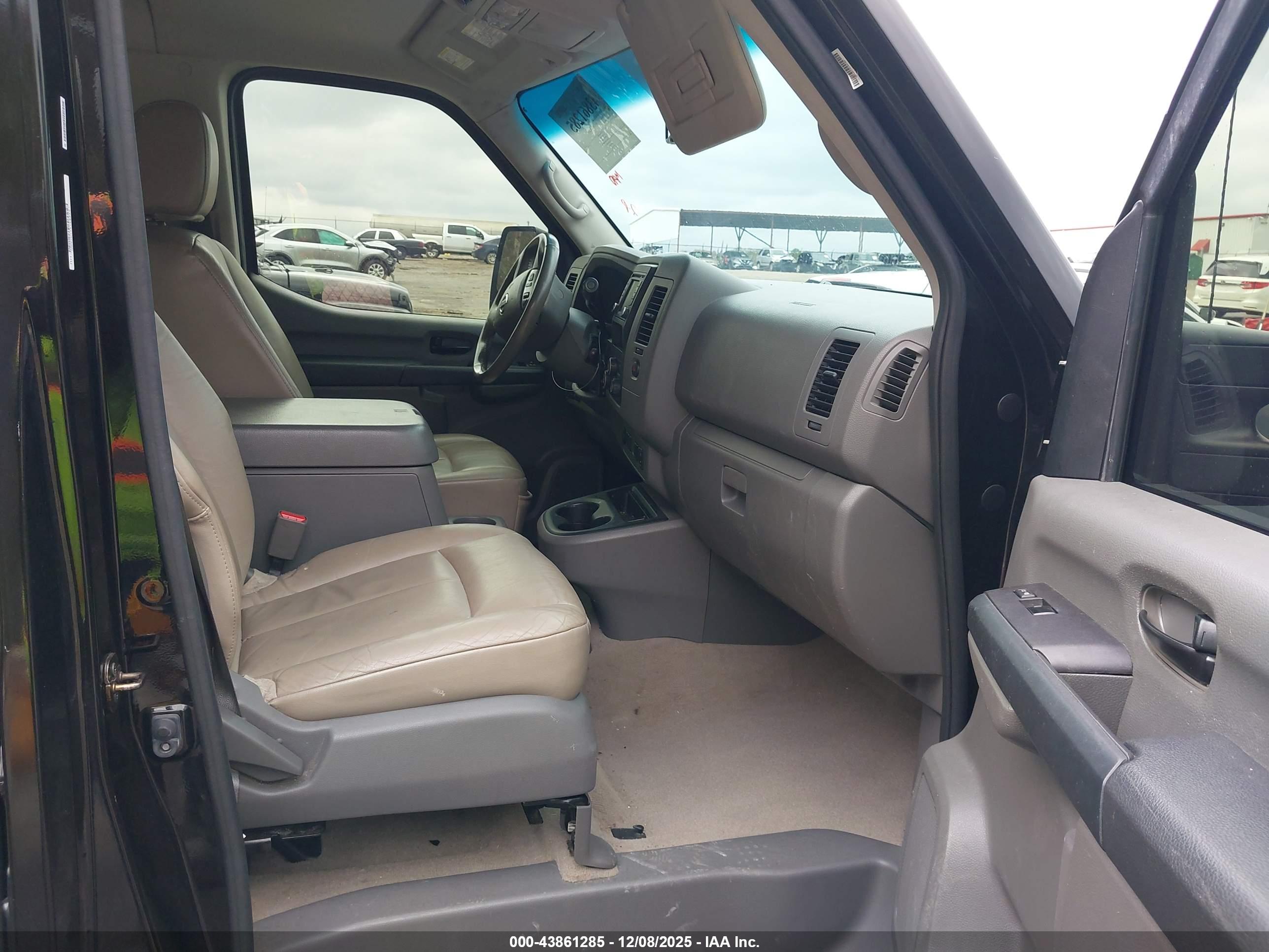 NISSAN NV image 5