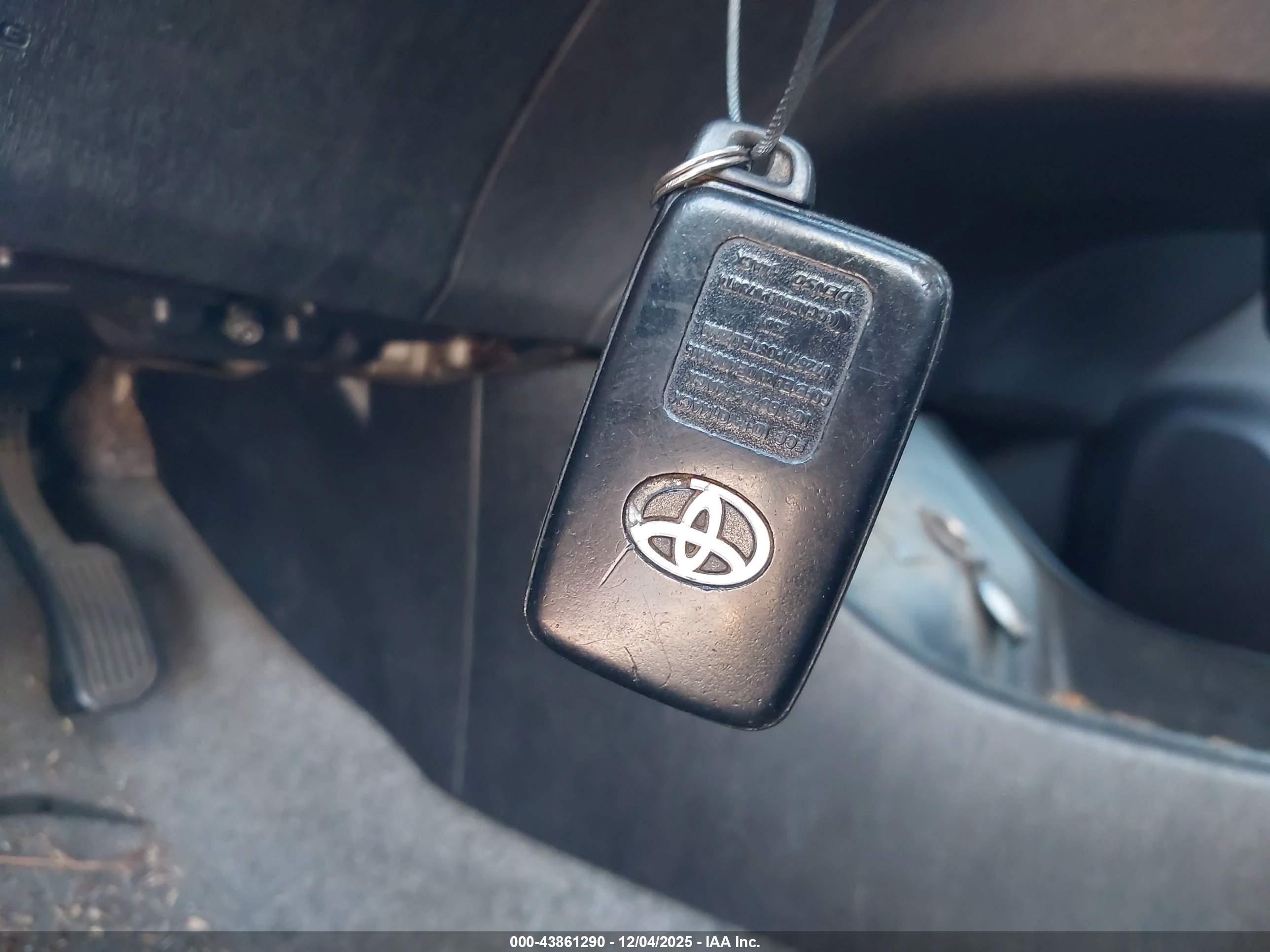 TOYOTA PRIUS image 11