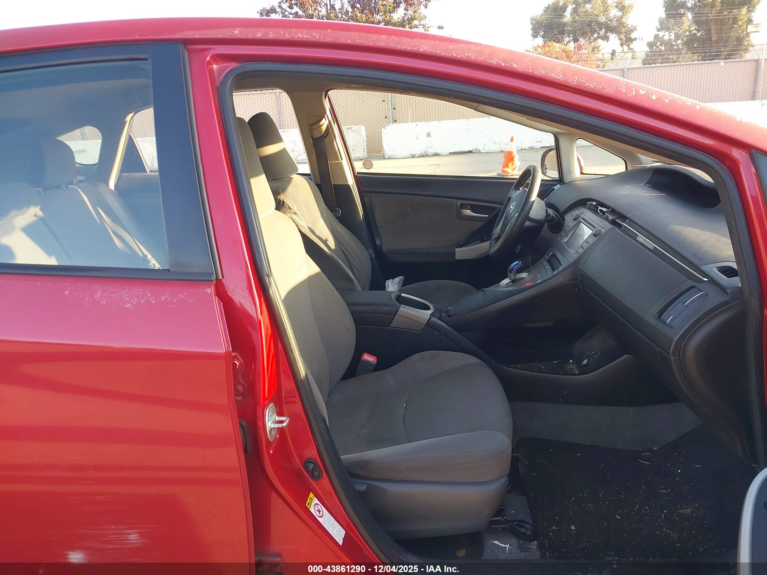 TOYOTA PRIUS image 5