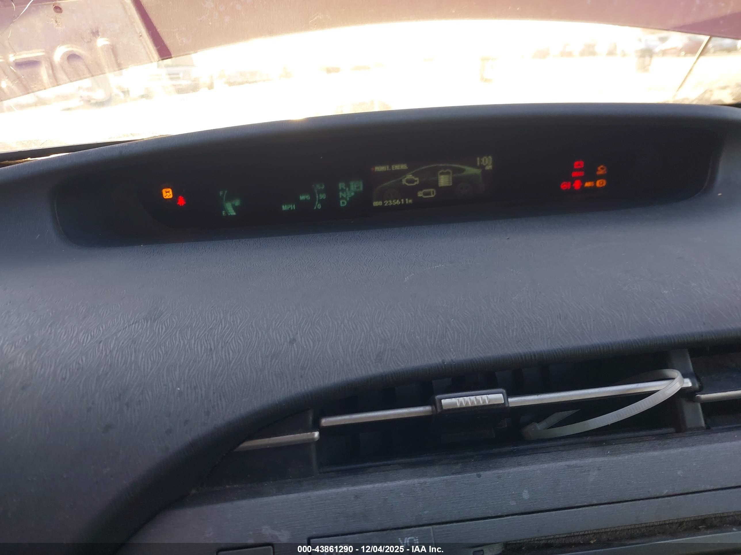 TOYOTA PRIUS image 7