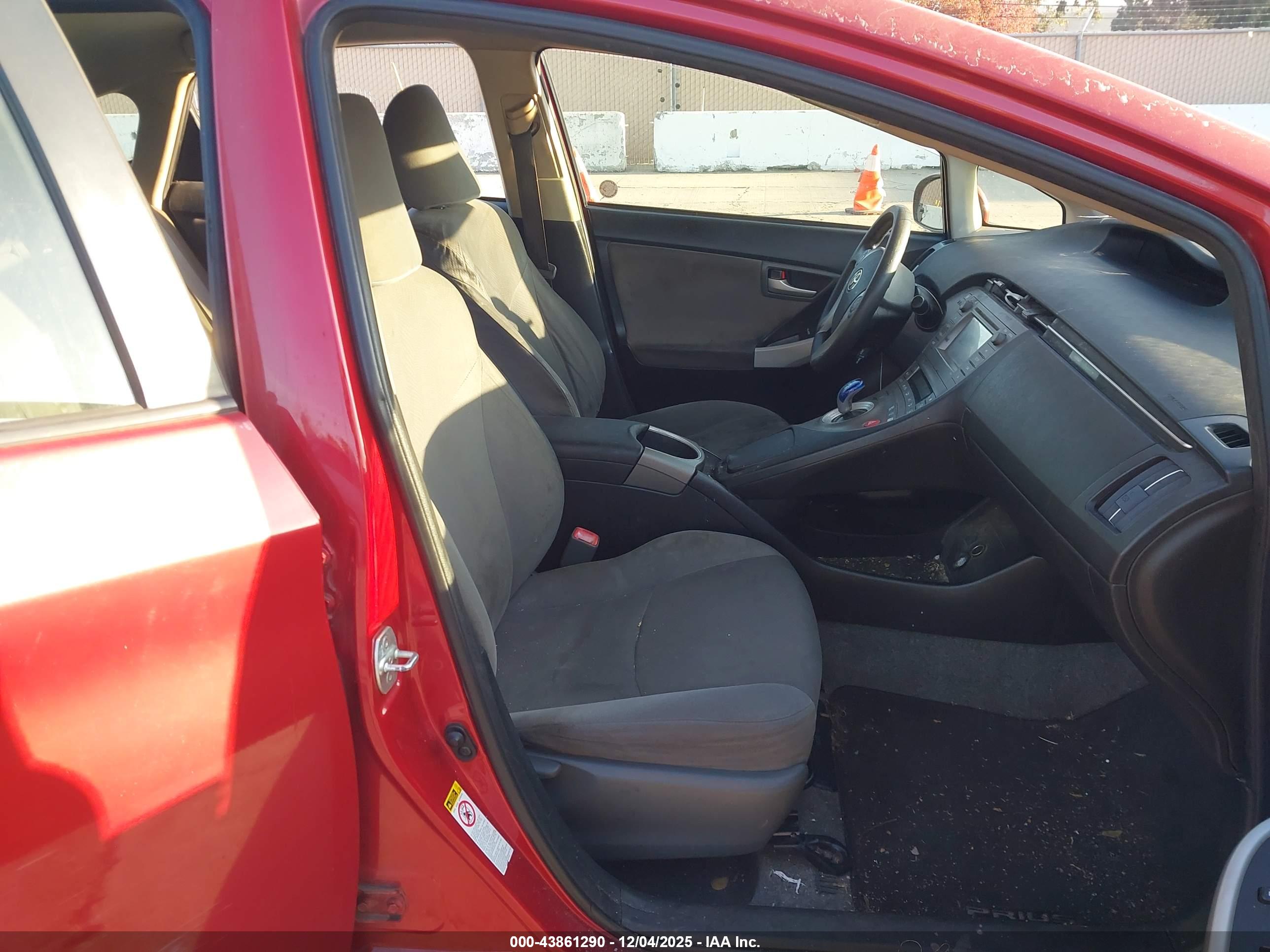 TOYOTA PRIUS image 8