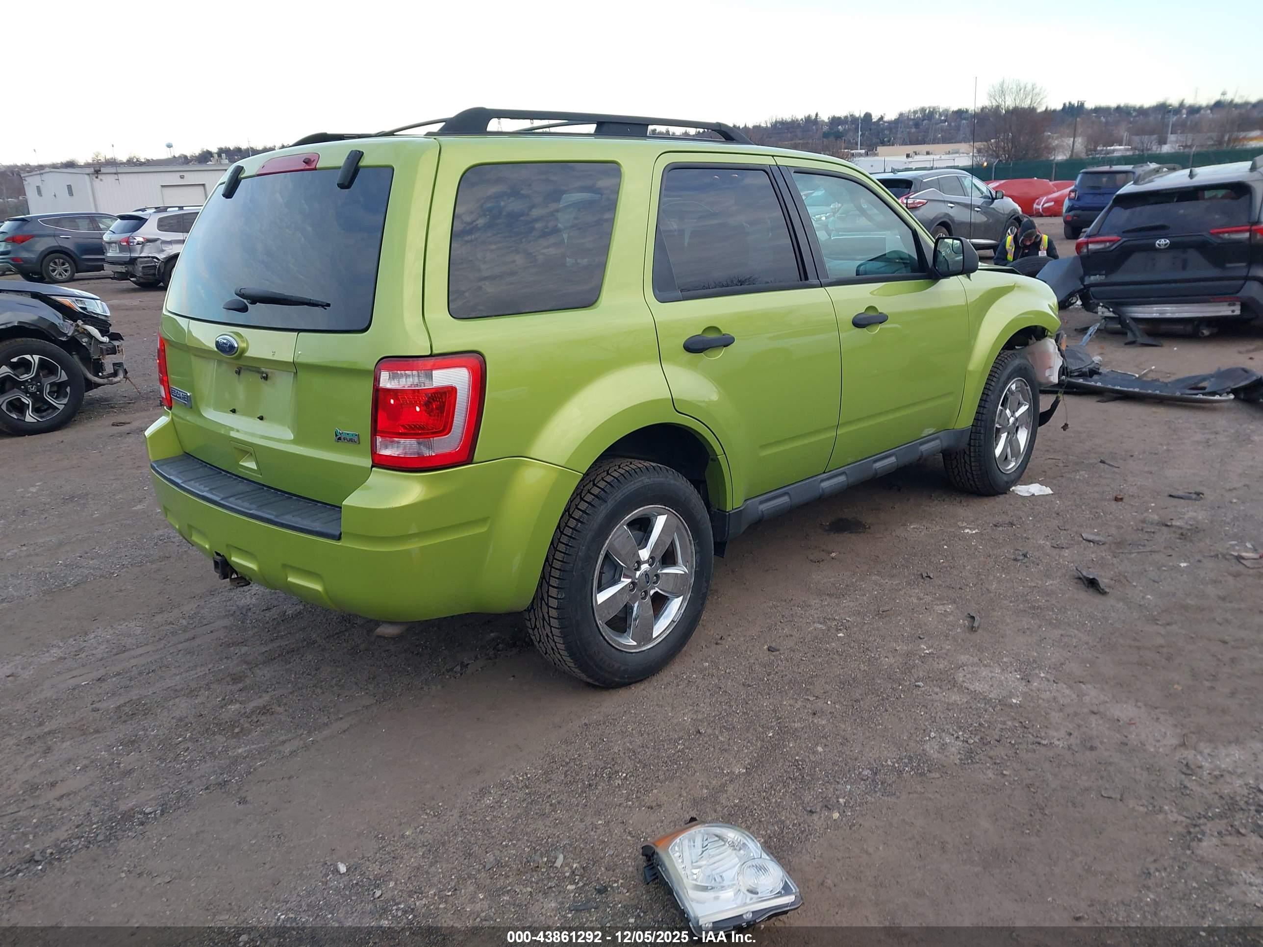 FORD ESCAPE image 4