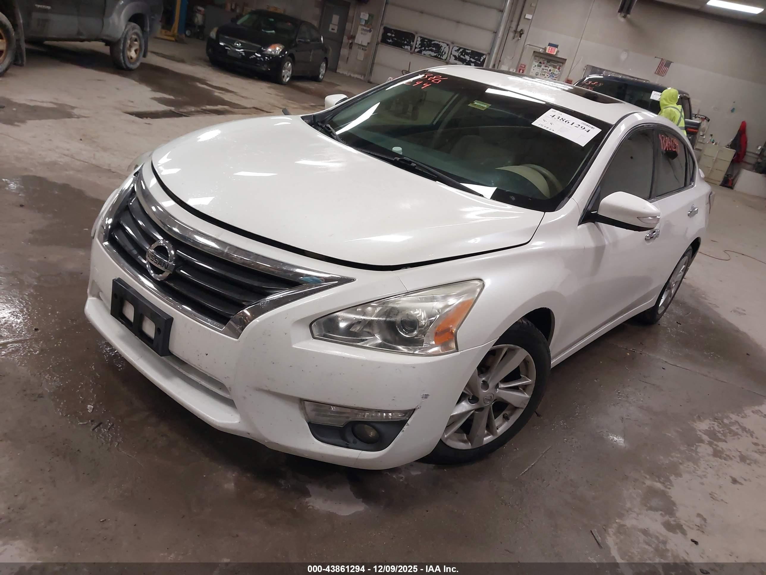 NISSAN ALTIMA image 2