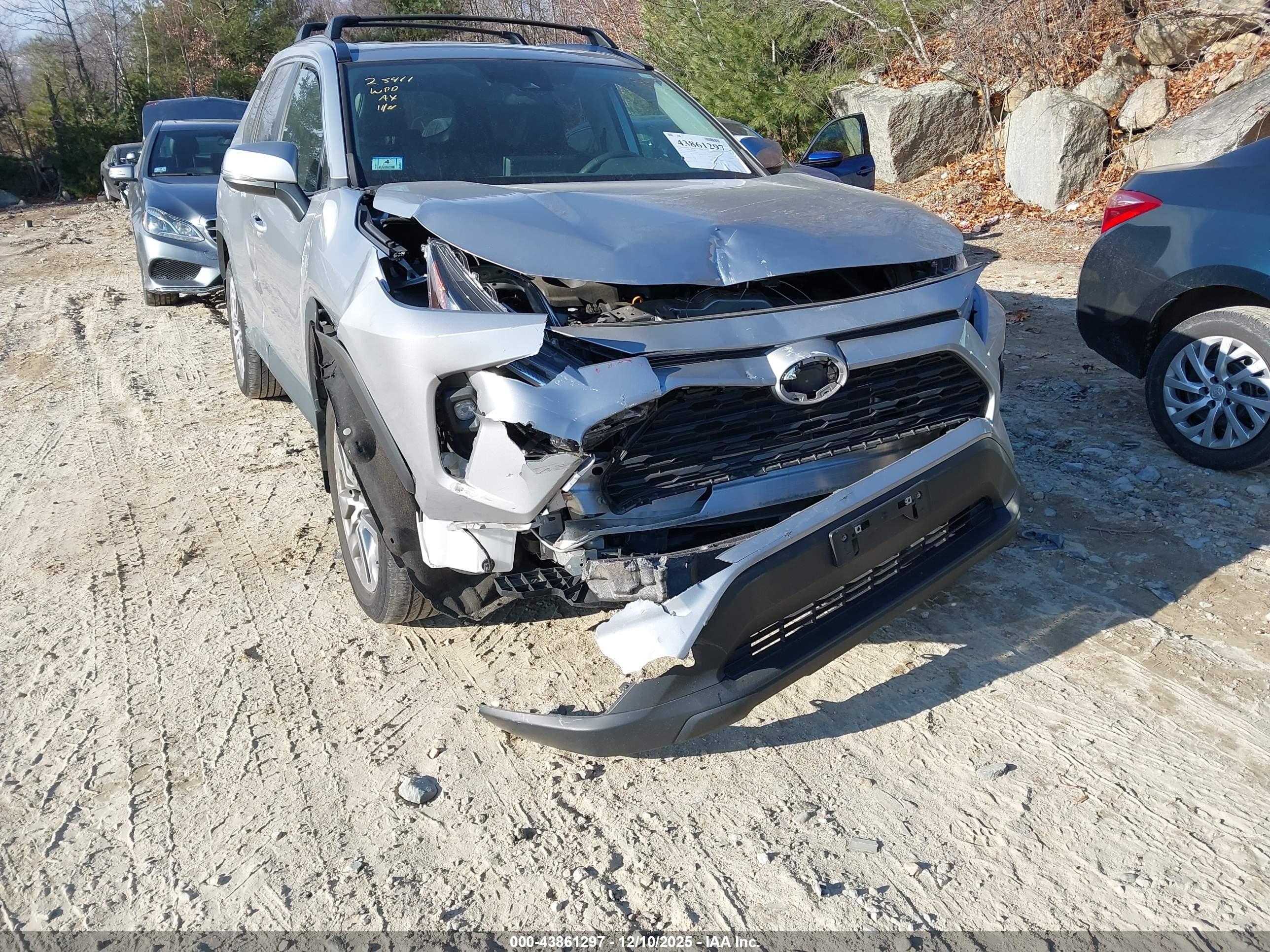 TOYOTA RAV4 image 6