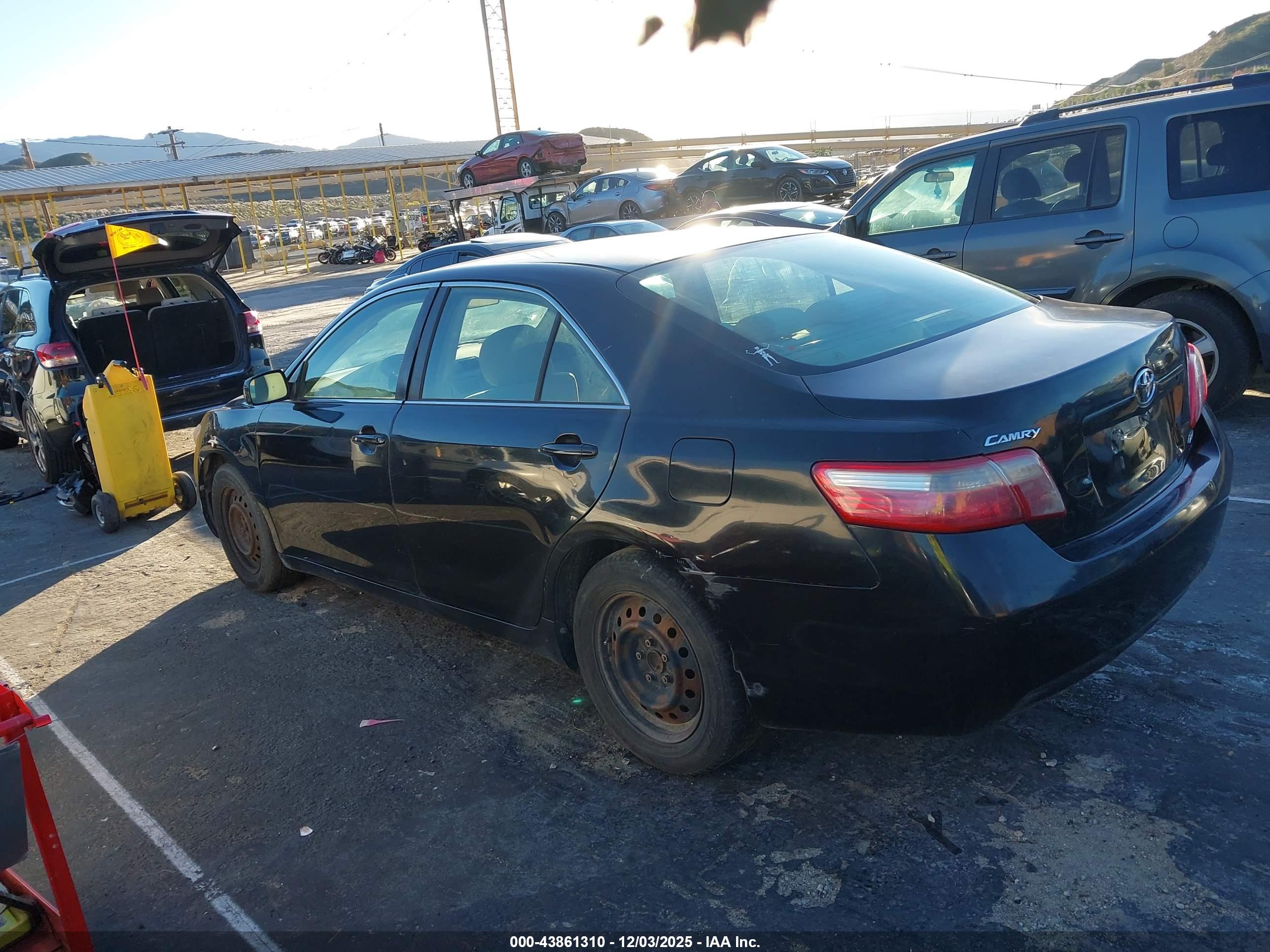 TOYOTA CAMRY image 3
