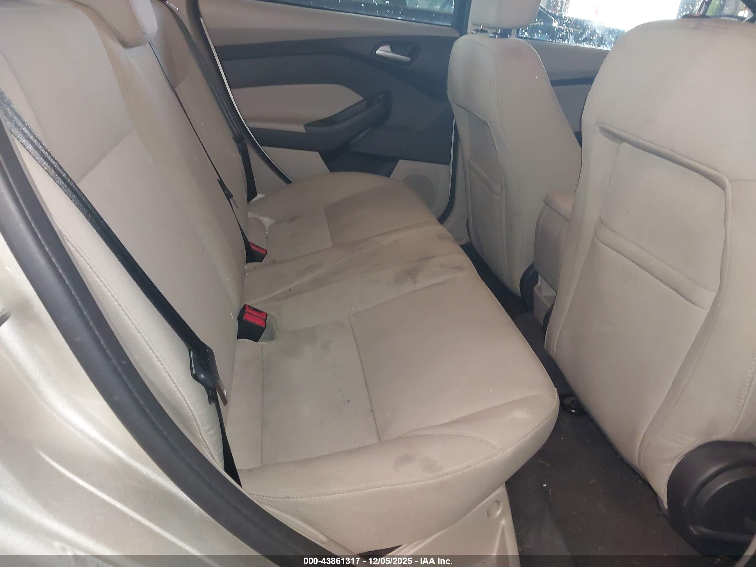FORD FOCUS image 8