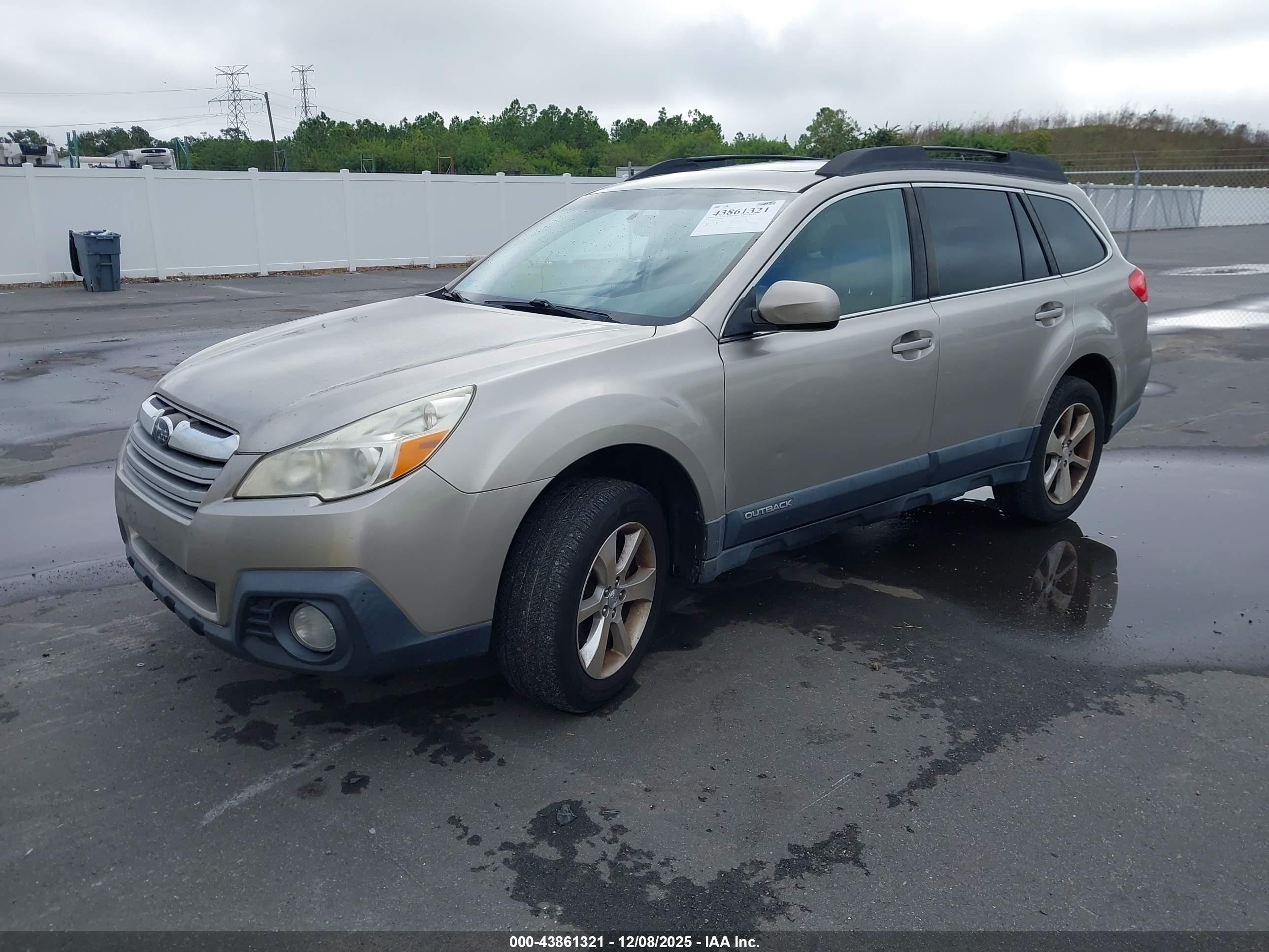 SUBARU OUTBACK image 2