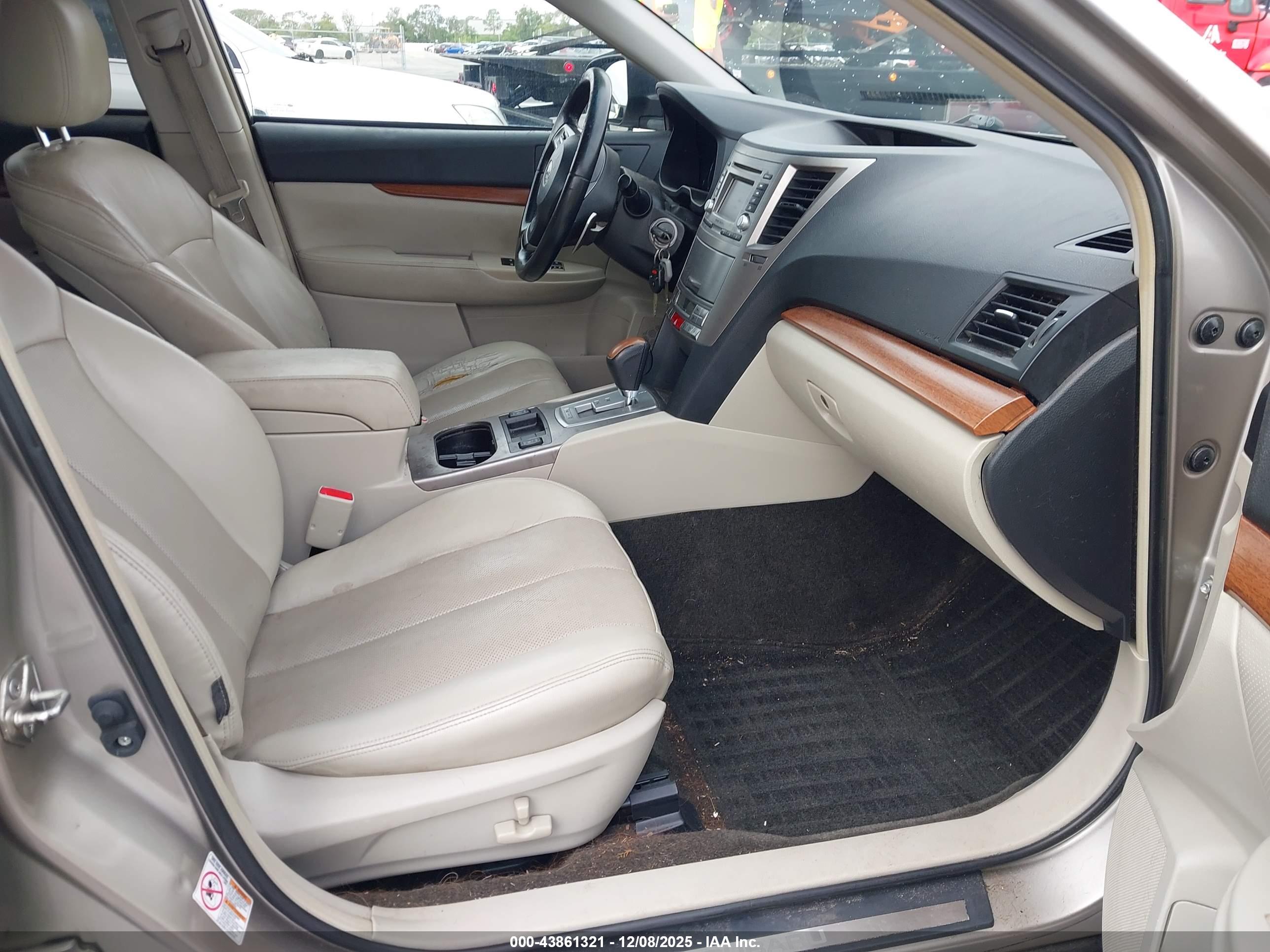 SUBARU OUTBACK image 5