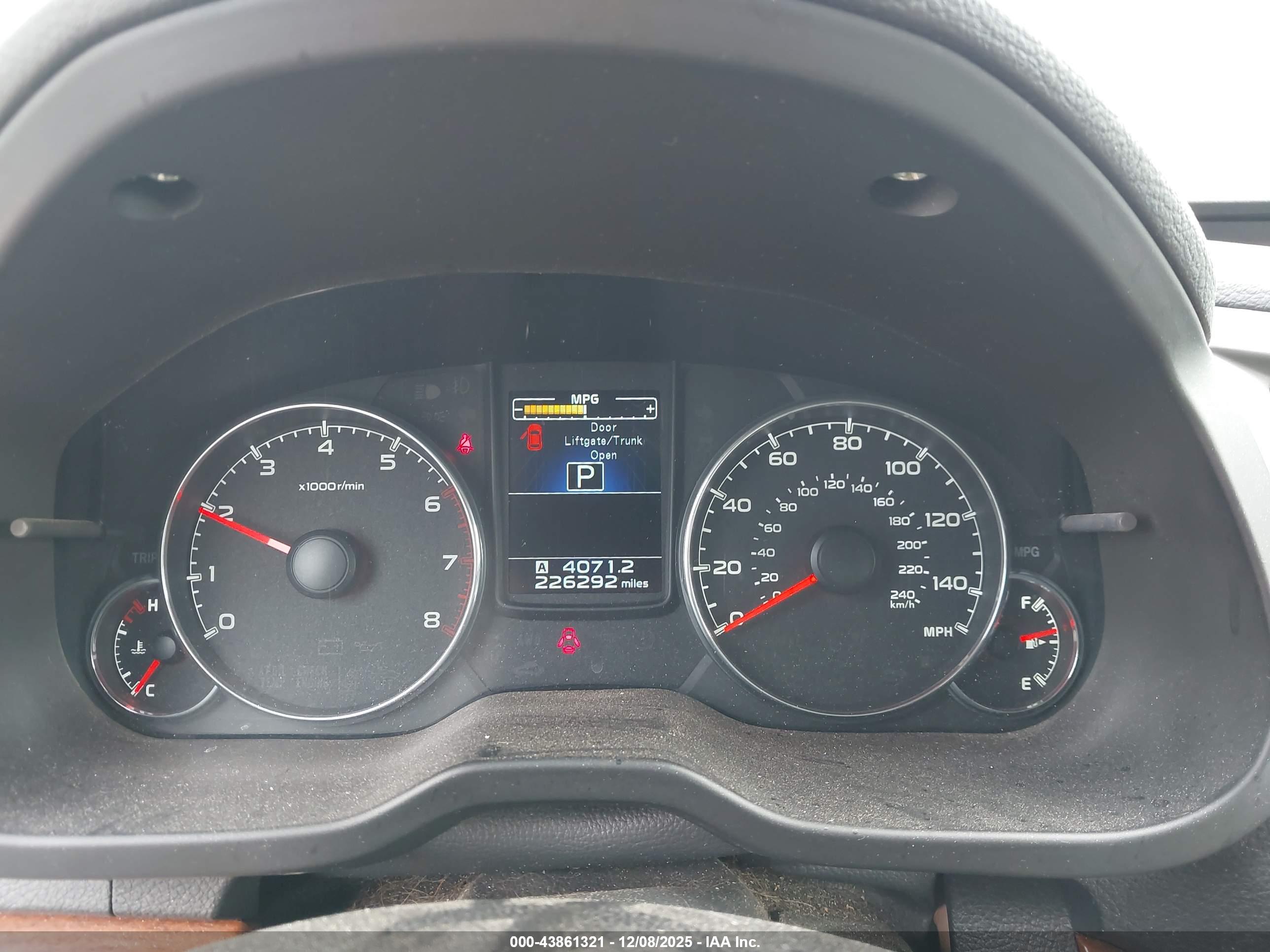 SUBARU OUTBACK image 7