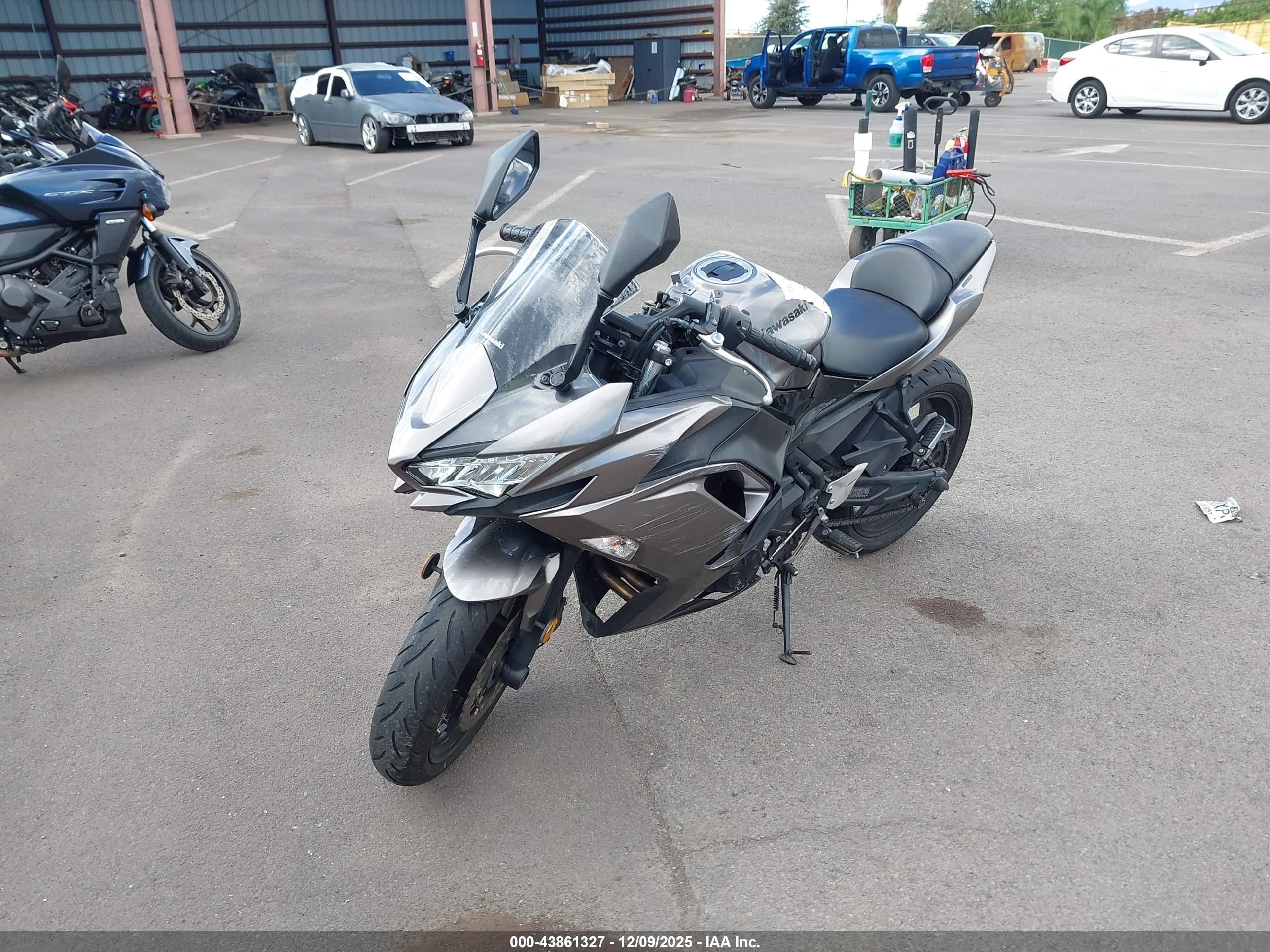 KAWASAKI EX650 image 2