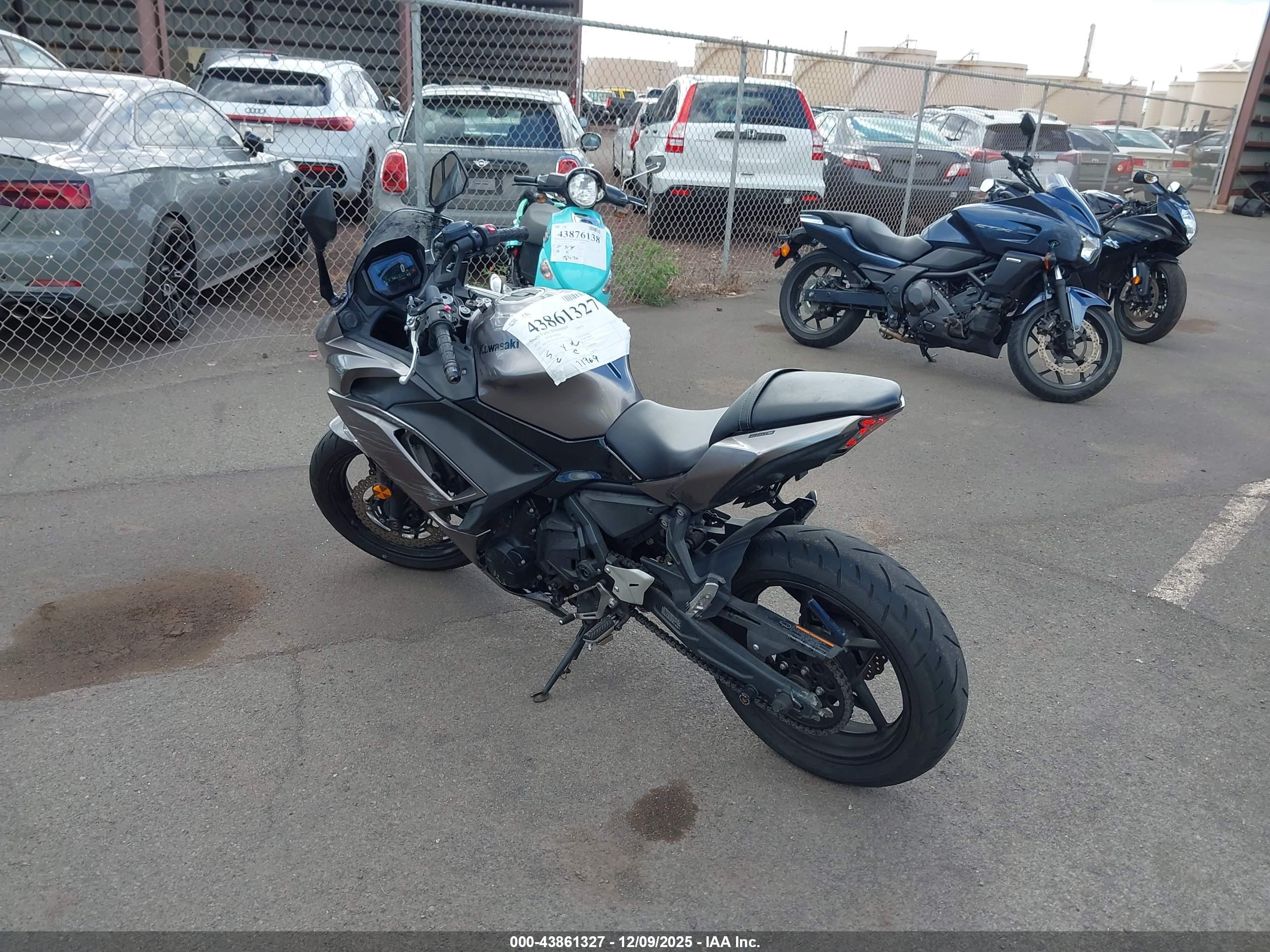 KAWASAKI EX650 image 3