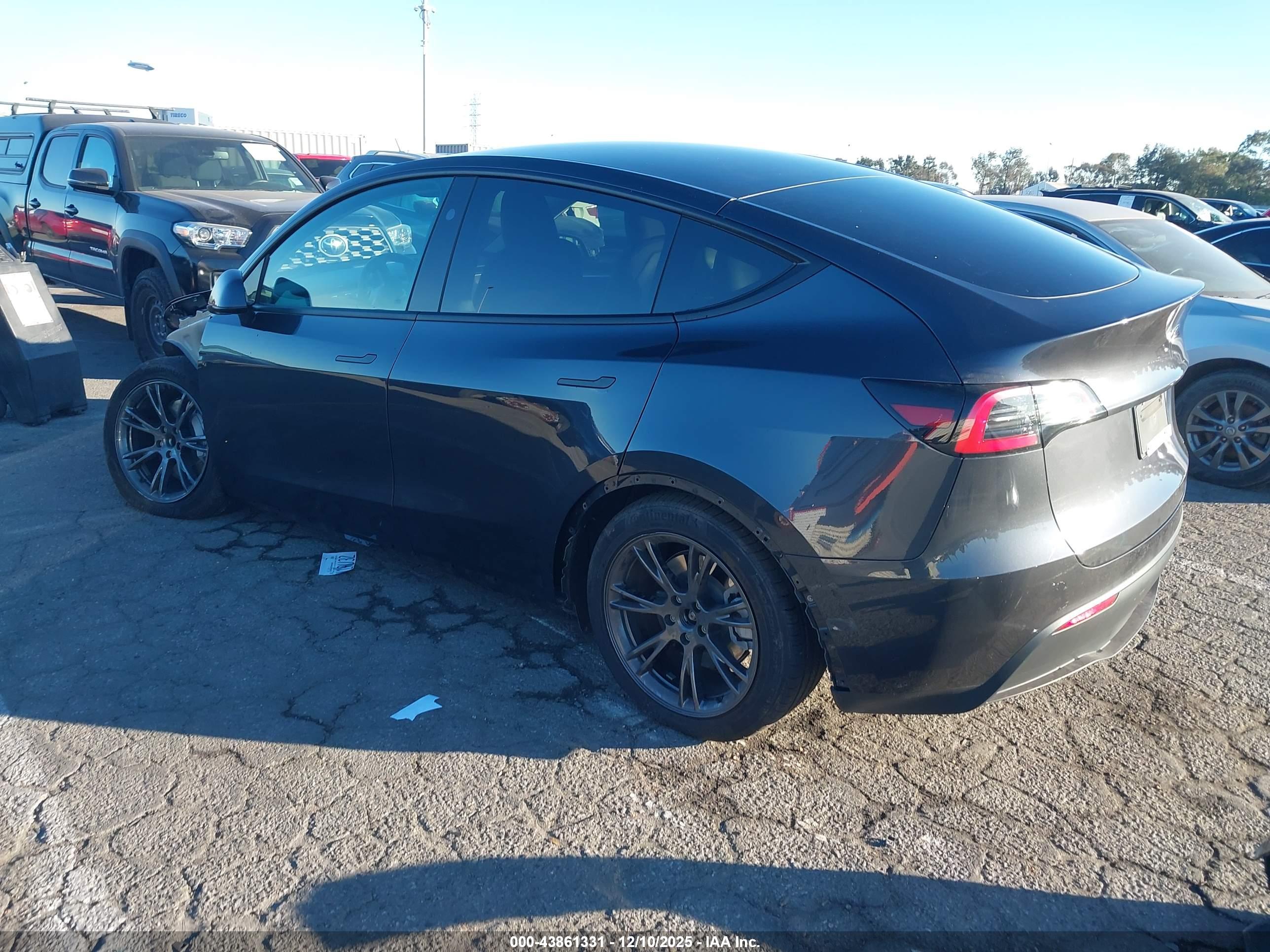 TESLA MODEL image 3