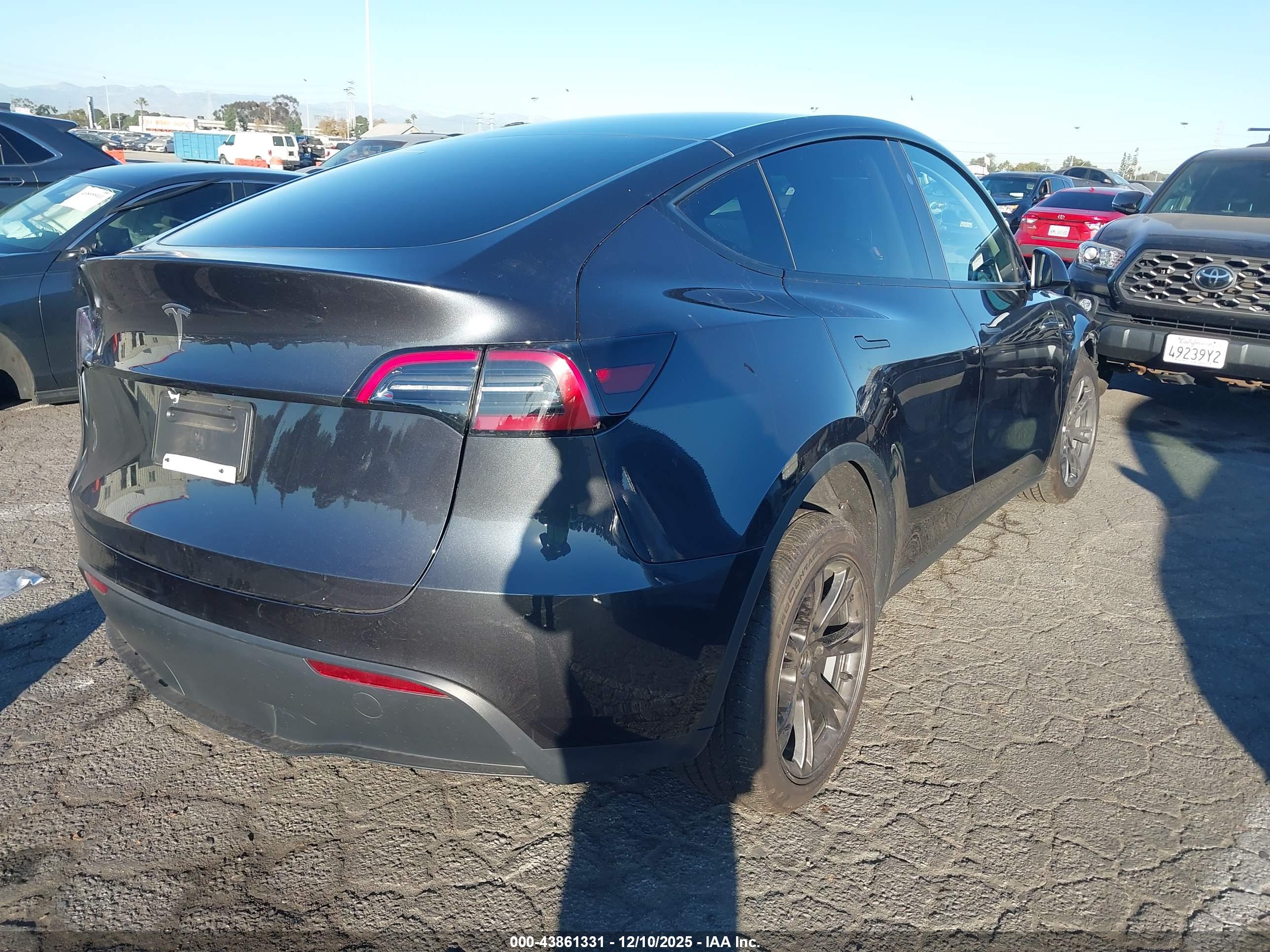 TESLA MODEL image 4