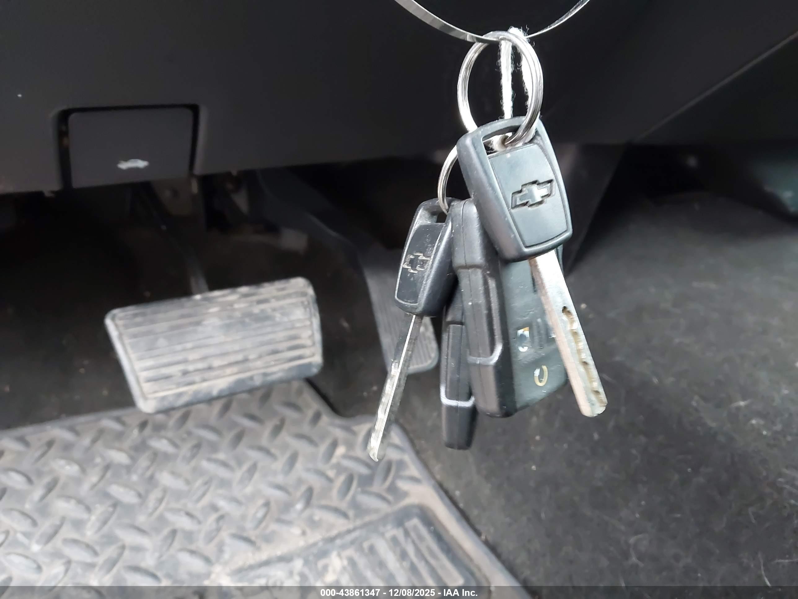 CHEVROLET SILVERADO image 11
