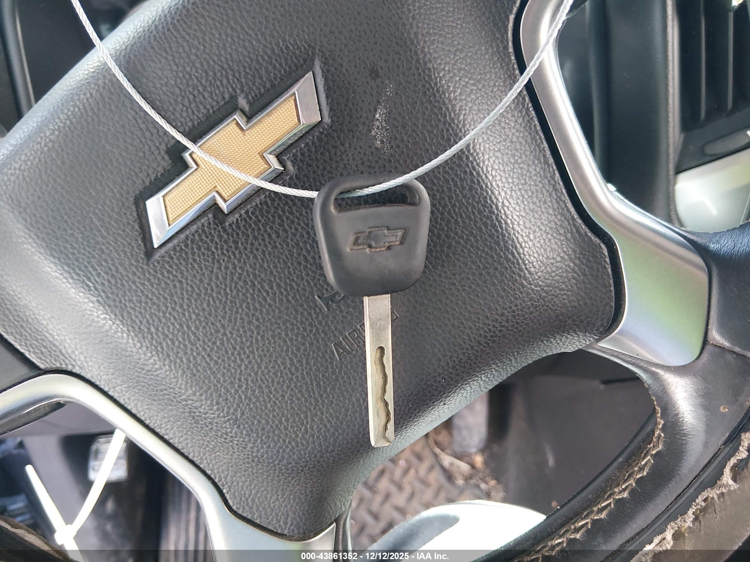 CHEVROLET SILVERADO image 11