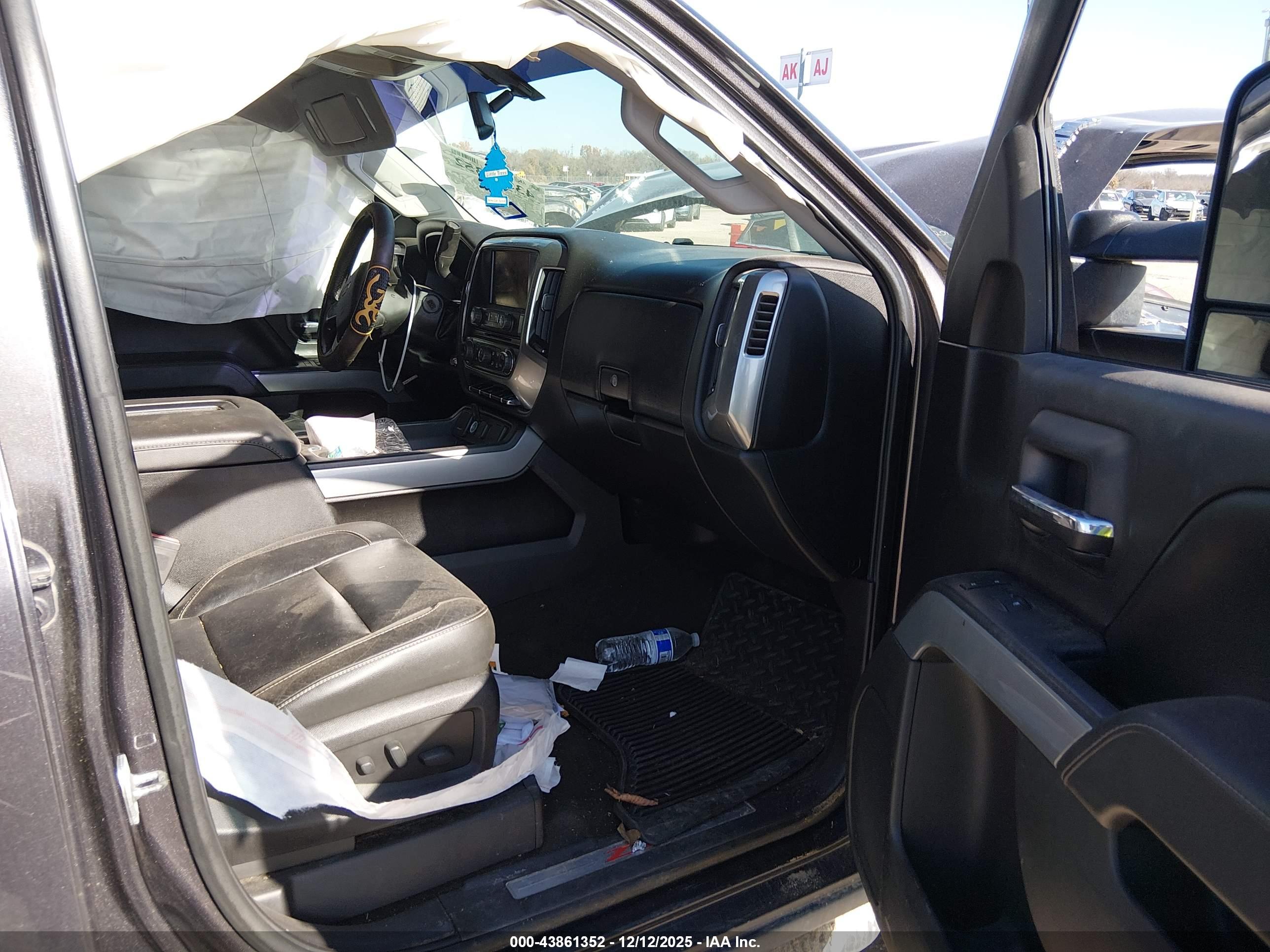 CHEVROLET SILVERADO image 5