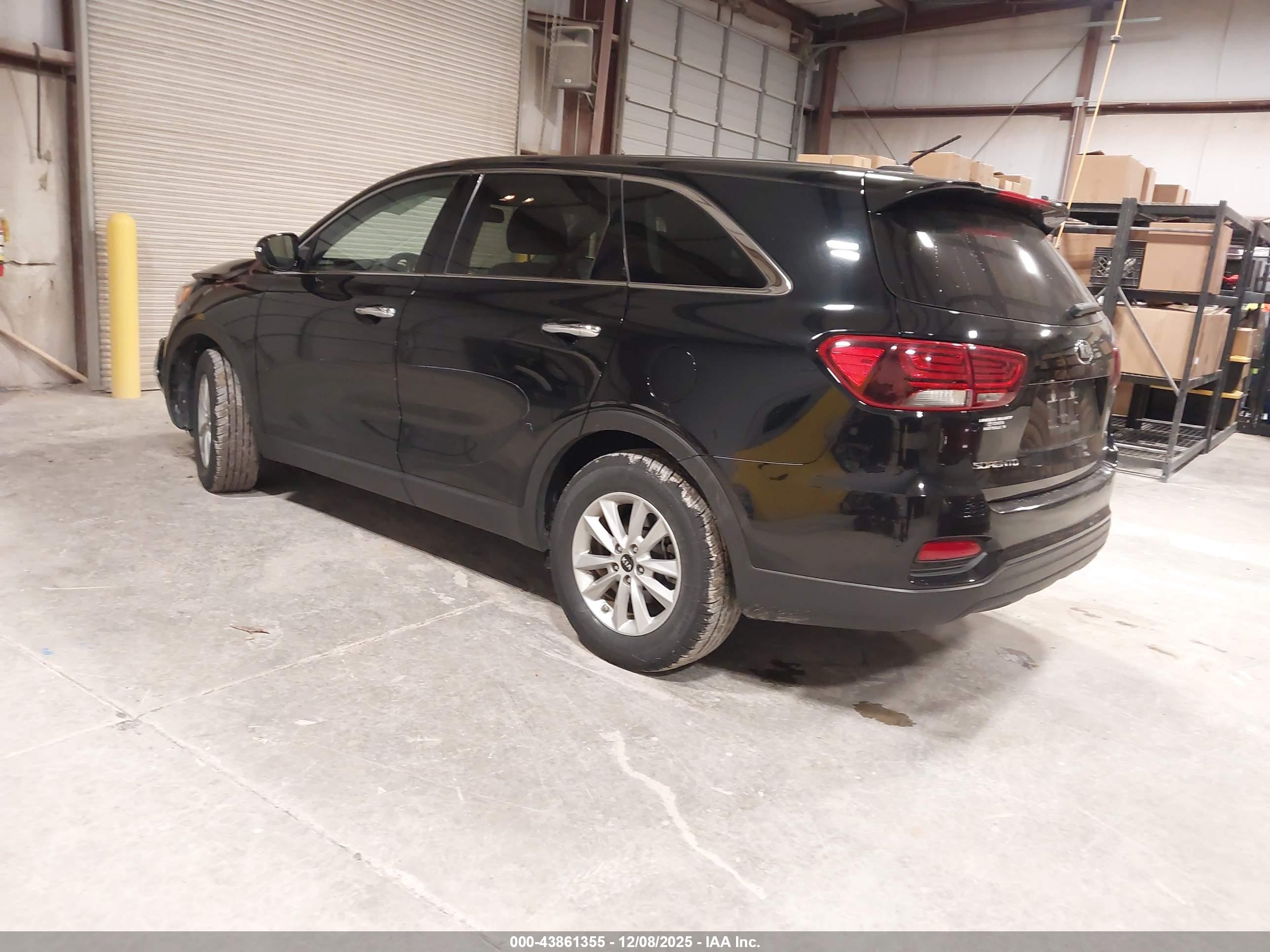 KIA SORENTO image 3