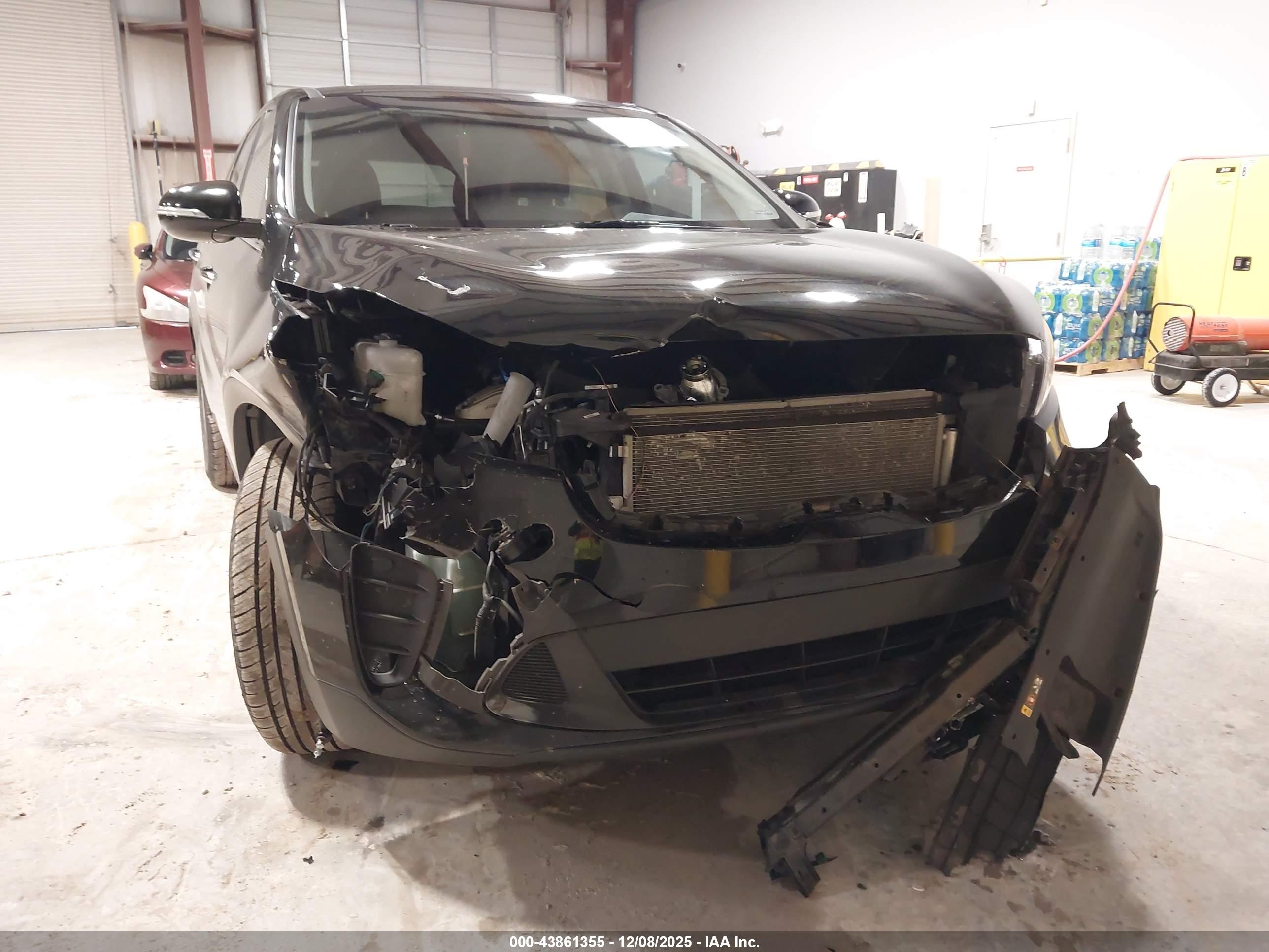 KIA SORENTO image 6