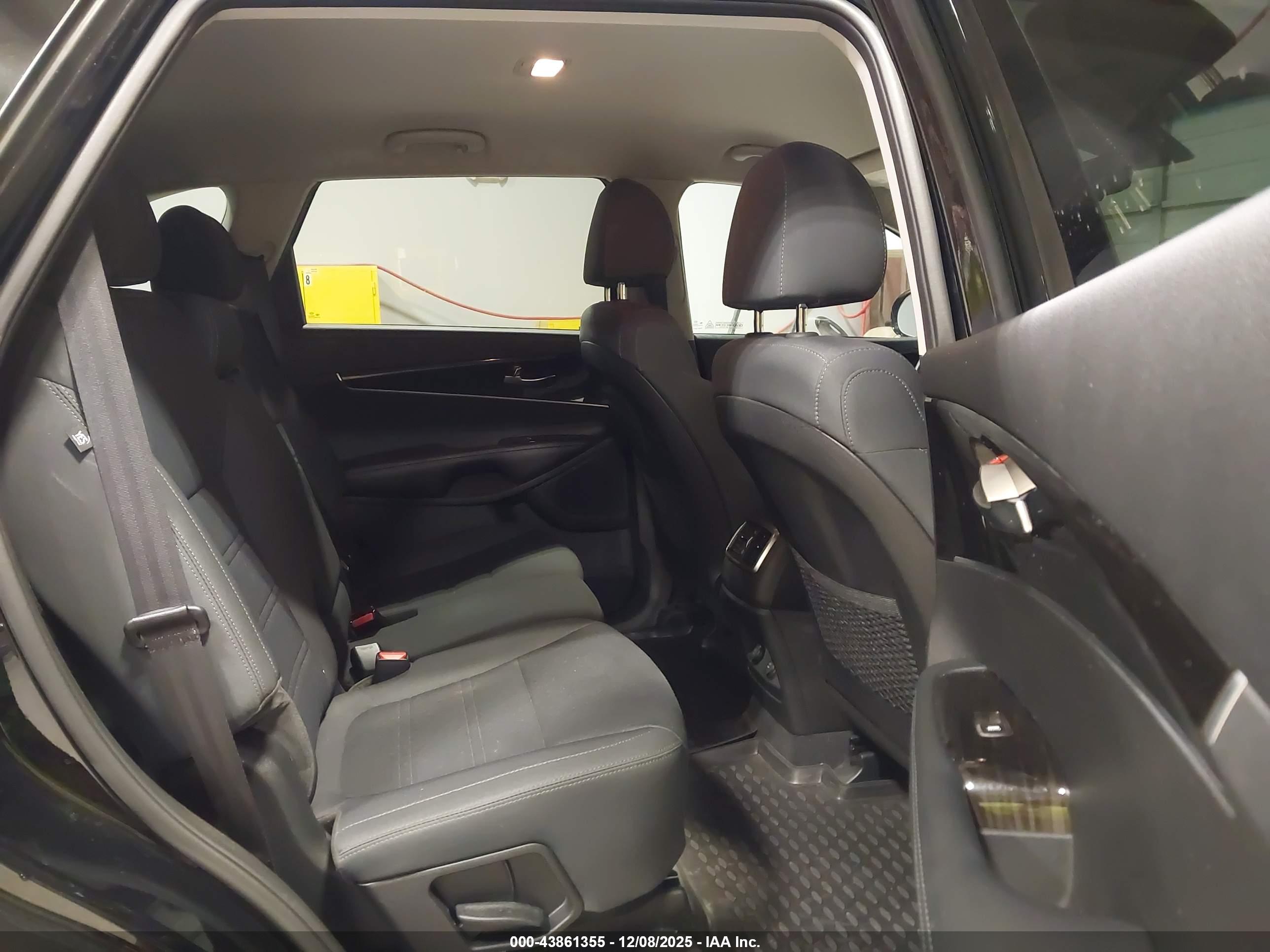KIA SORENTO image 8