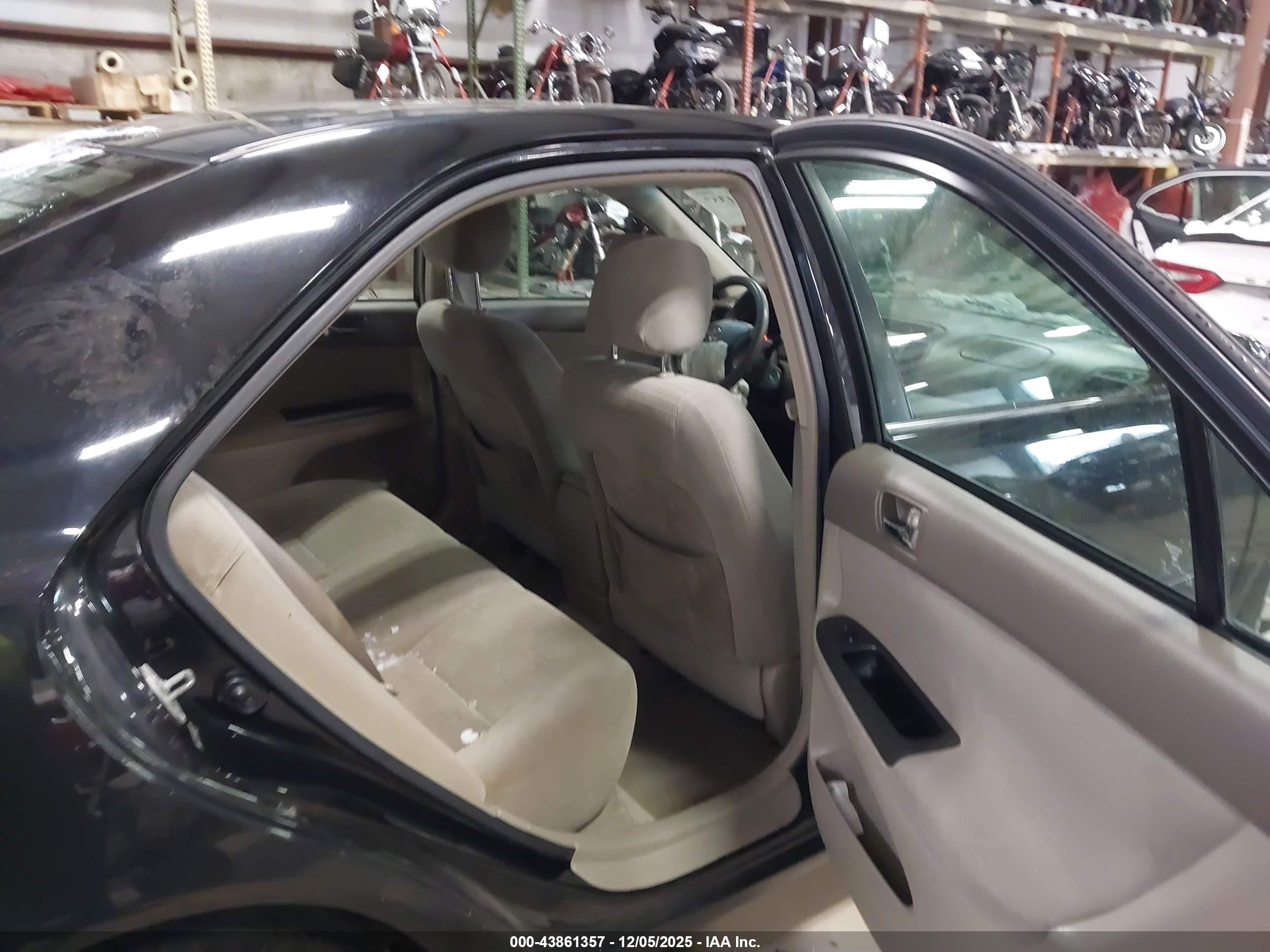 TOYOTA CAMRY image 8