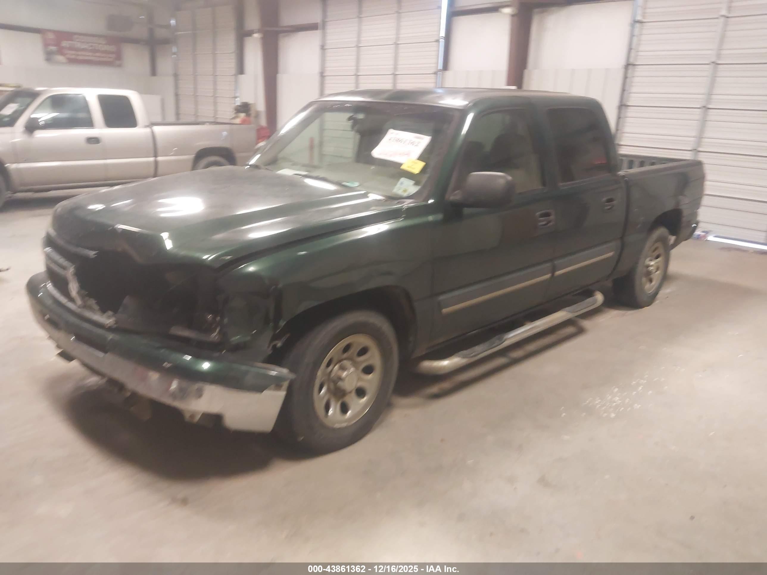 CHEVROLET SILVERADO image 2