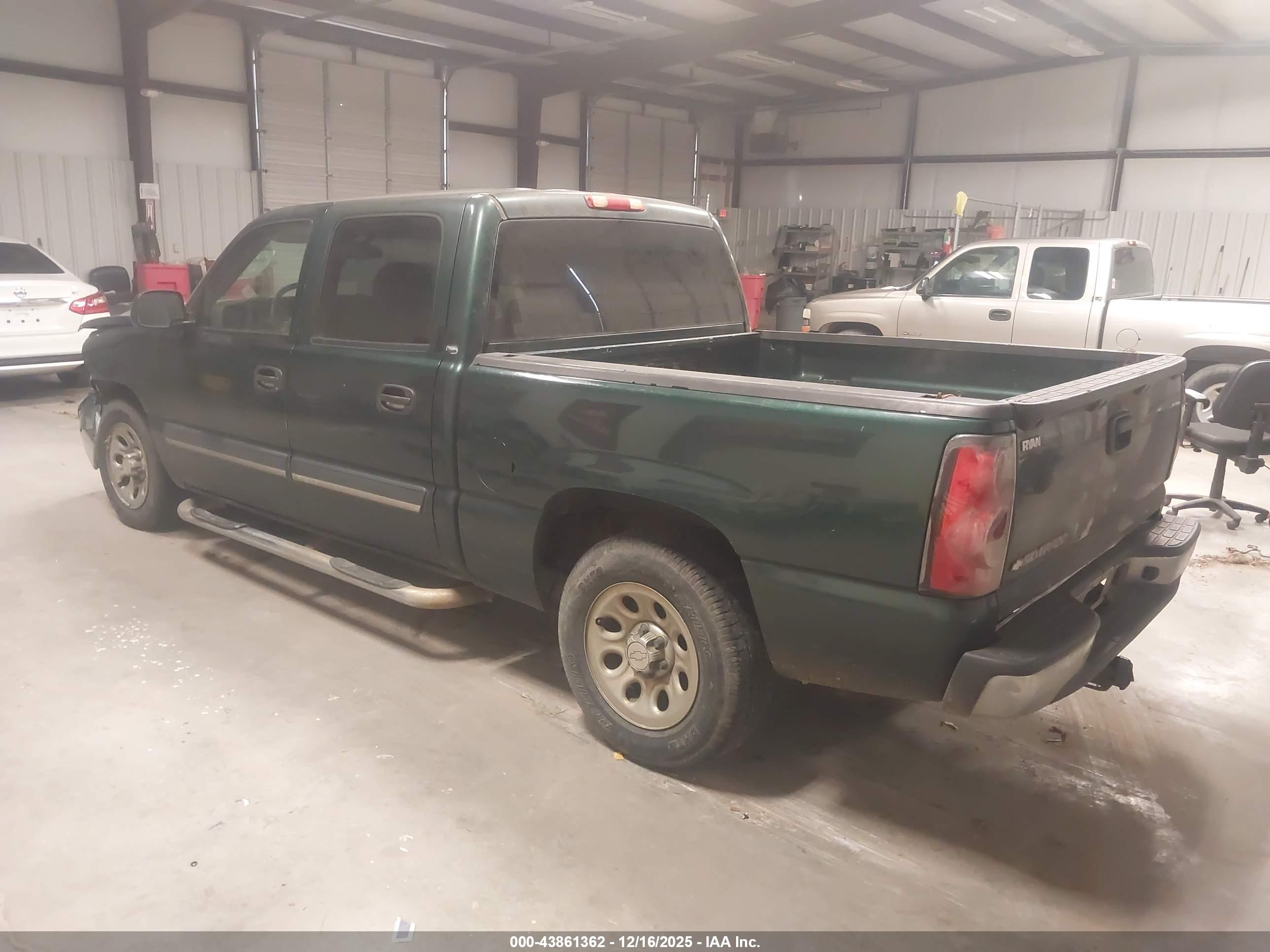 CHEVROLET SILVERADO image 3