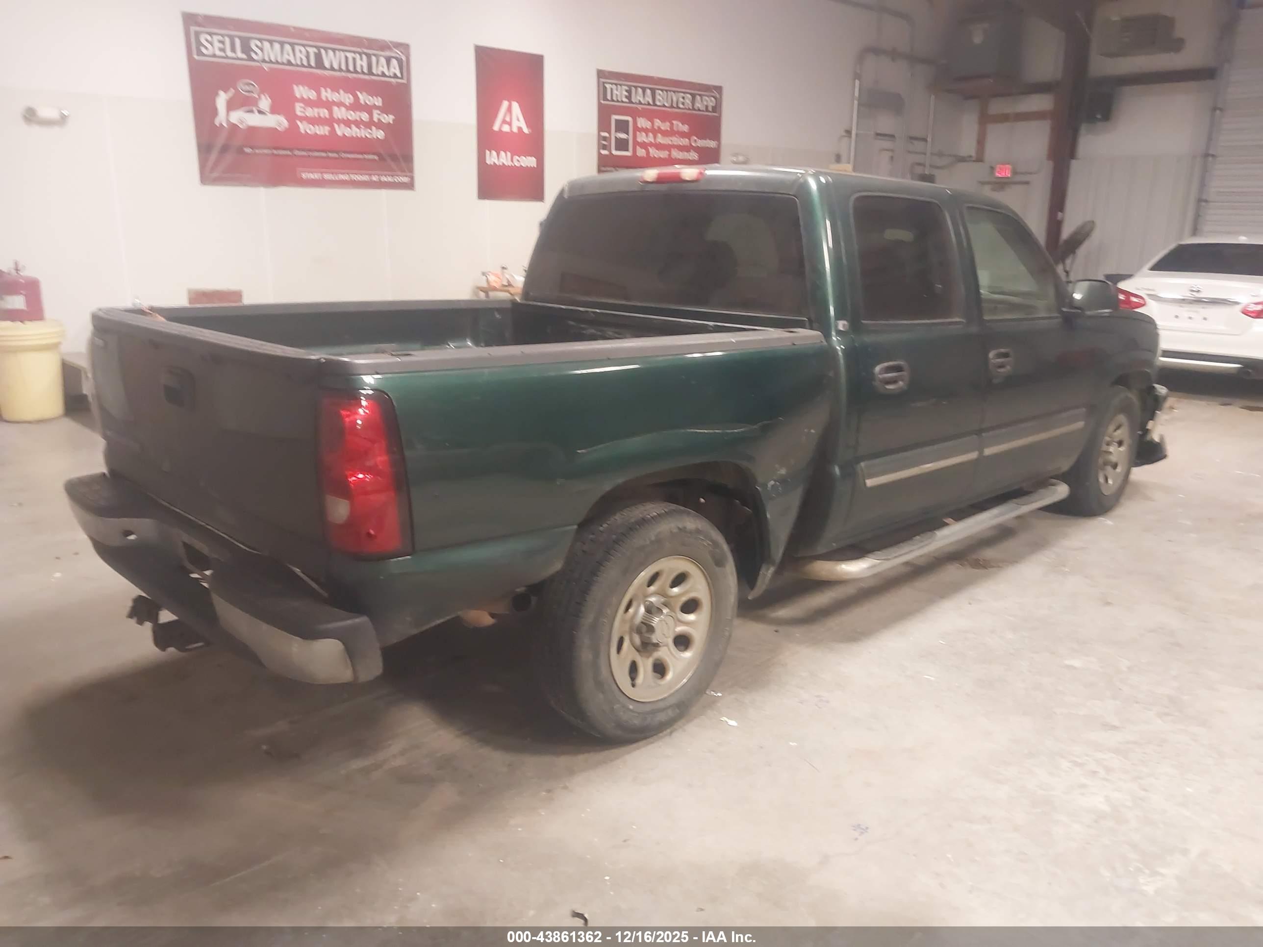 CHEVROLET SILVERADO image 4