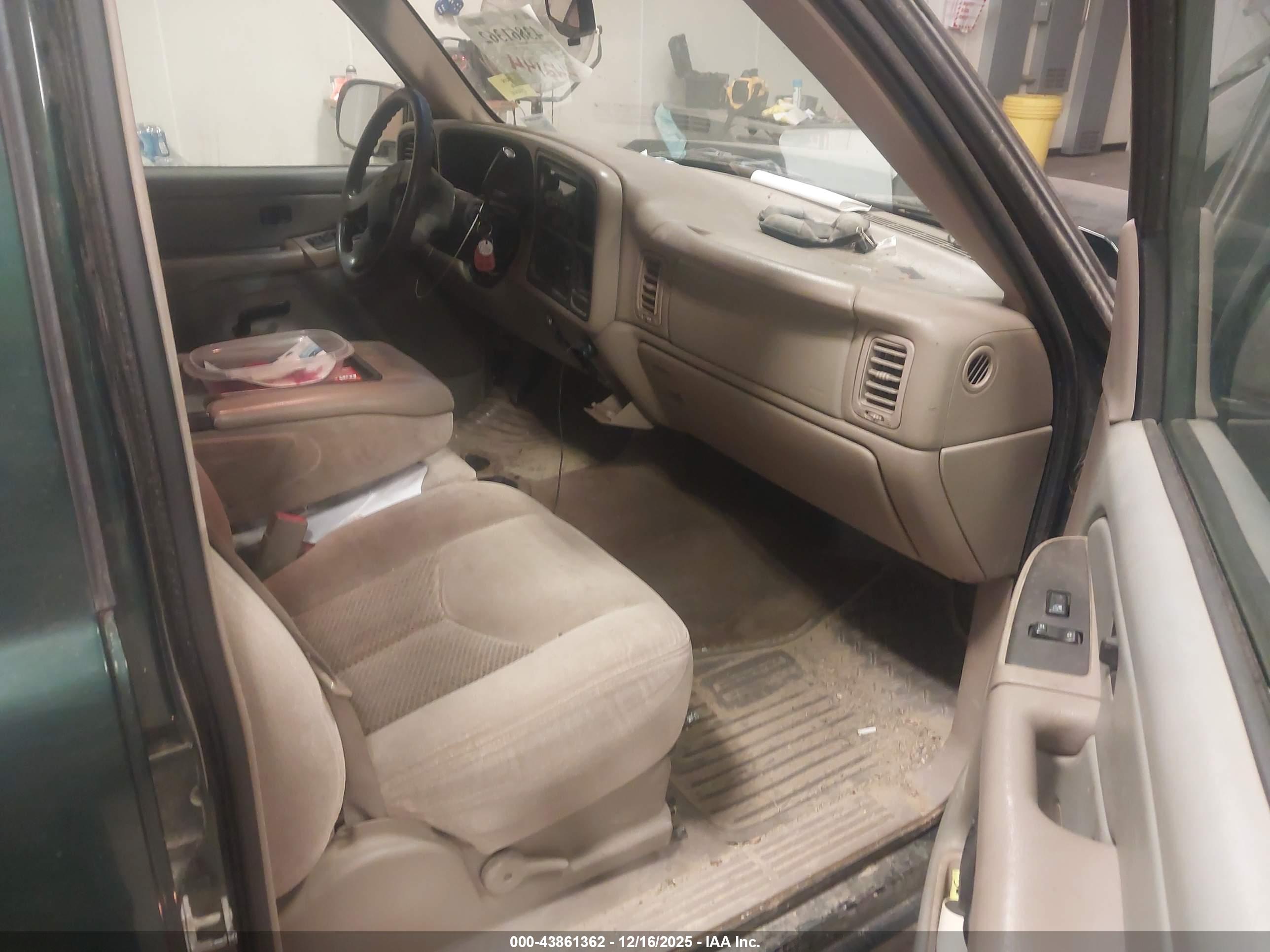 CHEVROLET SILVERADO image 5