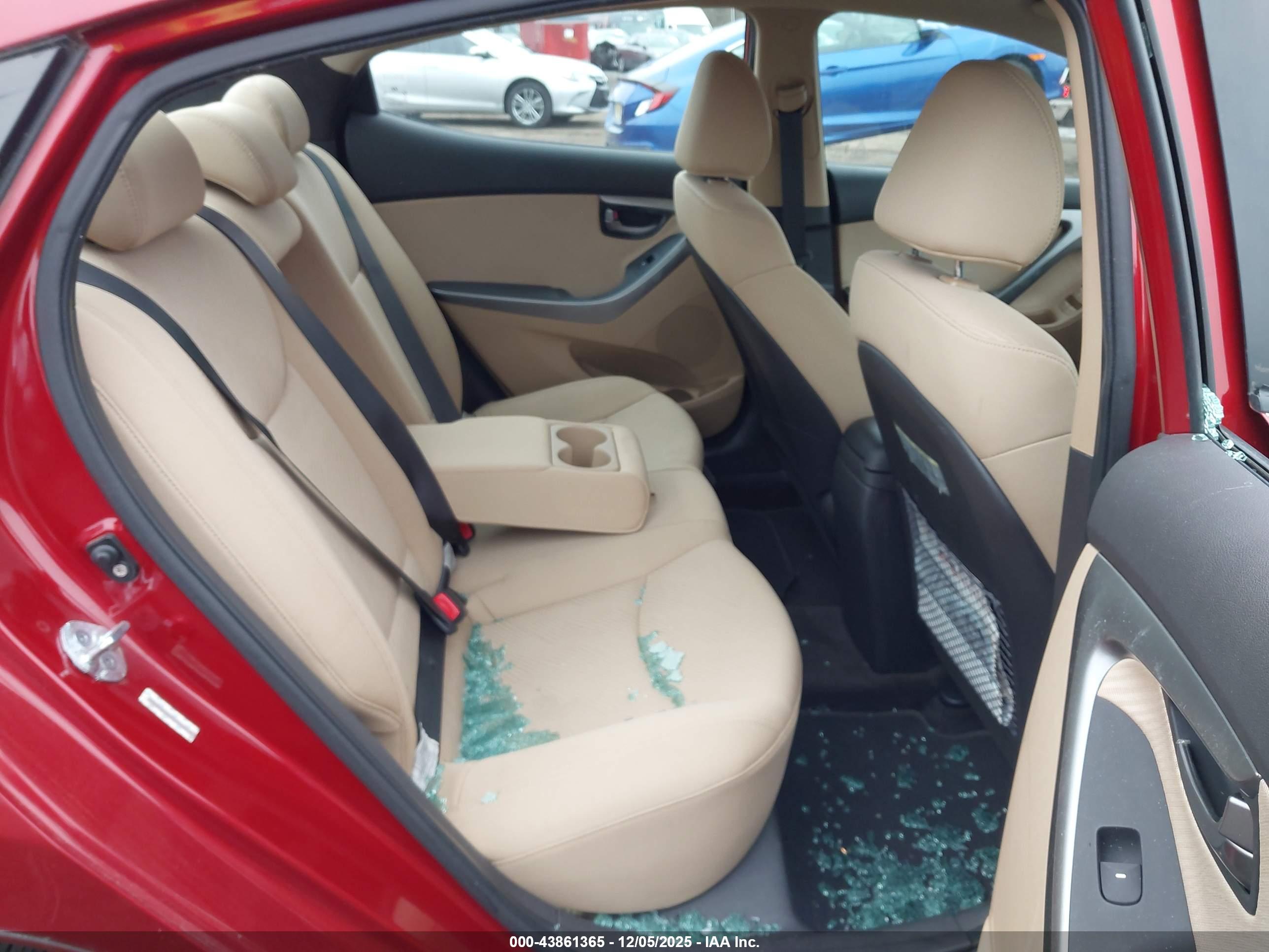 HYUNDAI ELANTRA image 8
