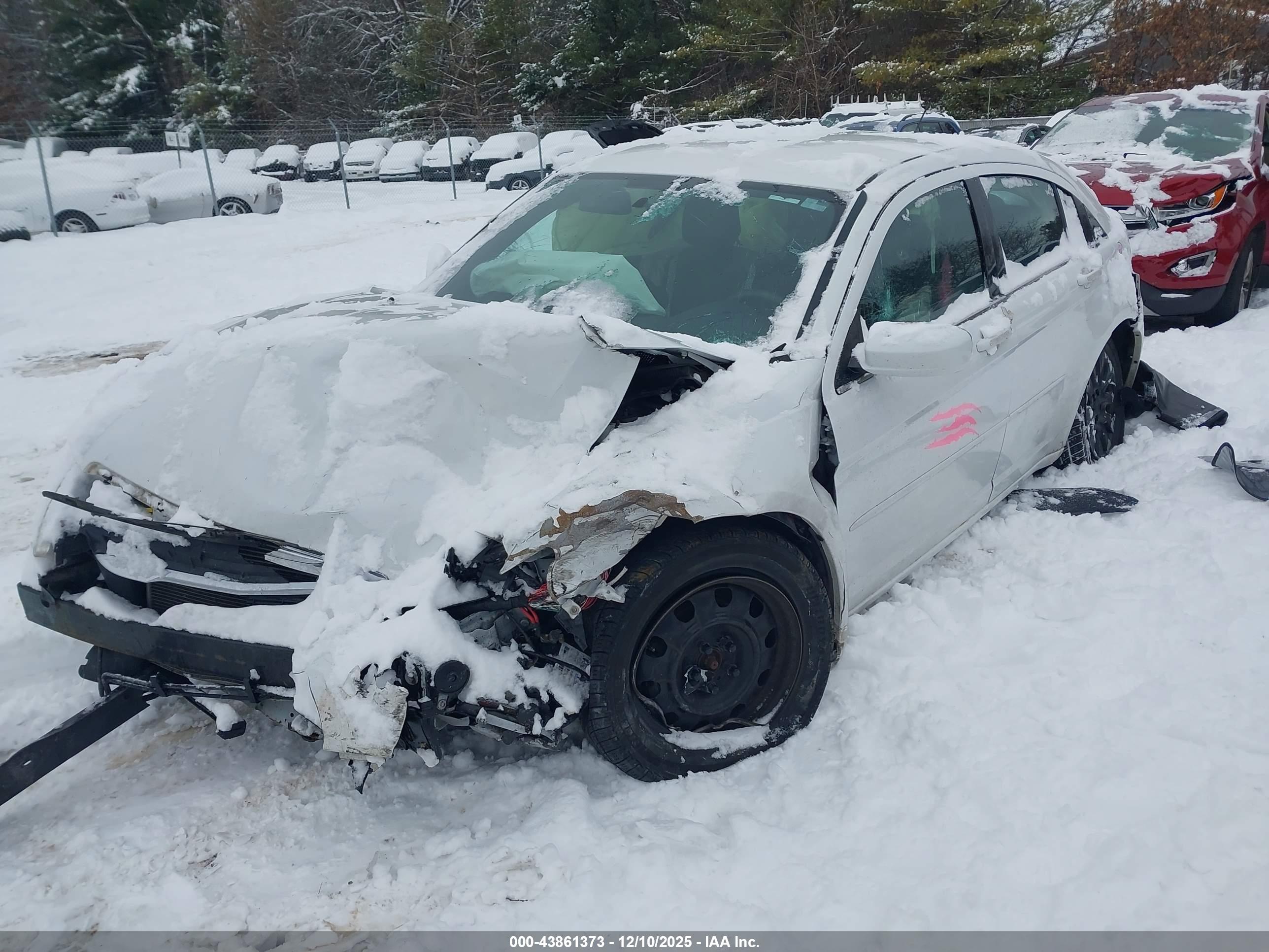 CHRYSLER 200 image 2